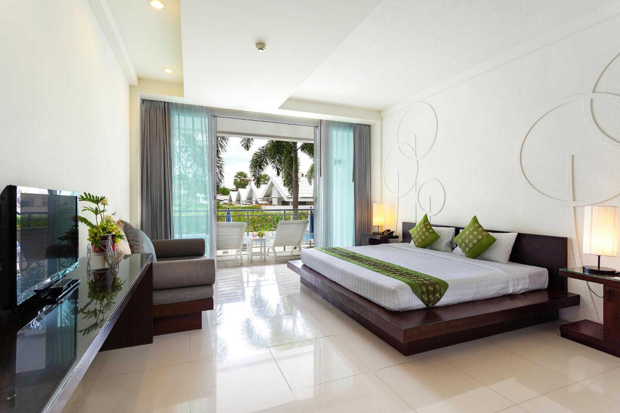 Deluxe Double or Twin Room with Pool View photo 1