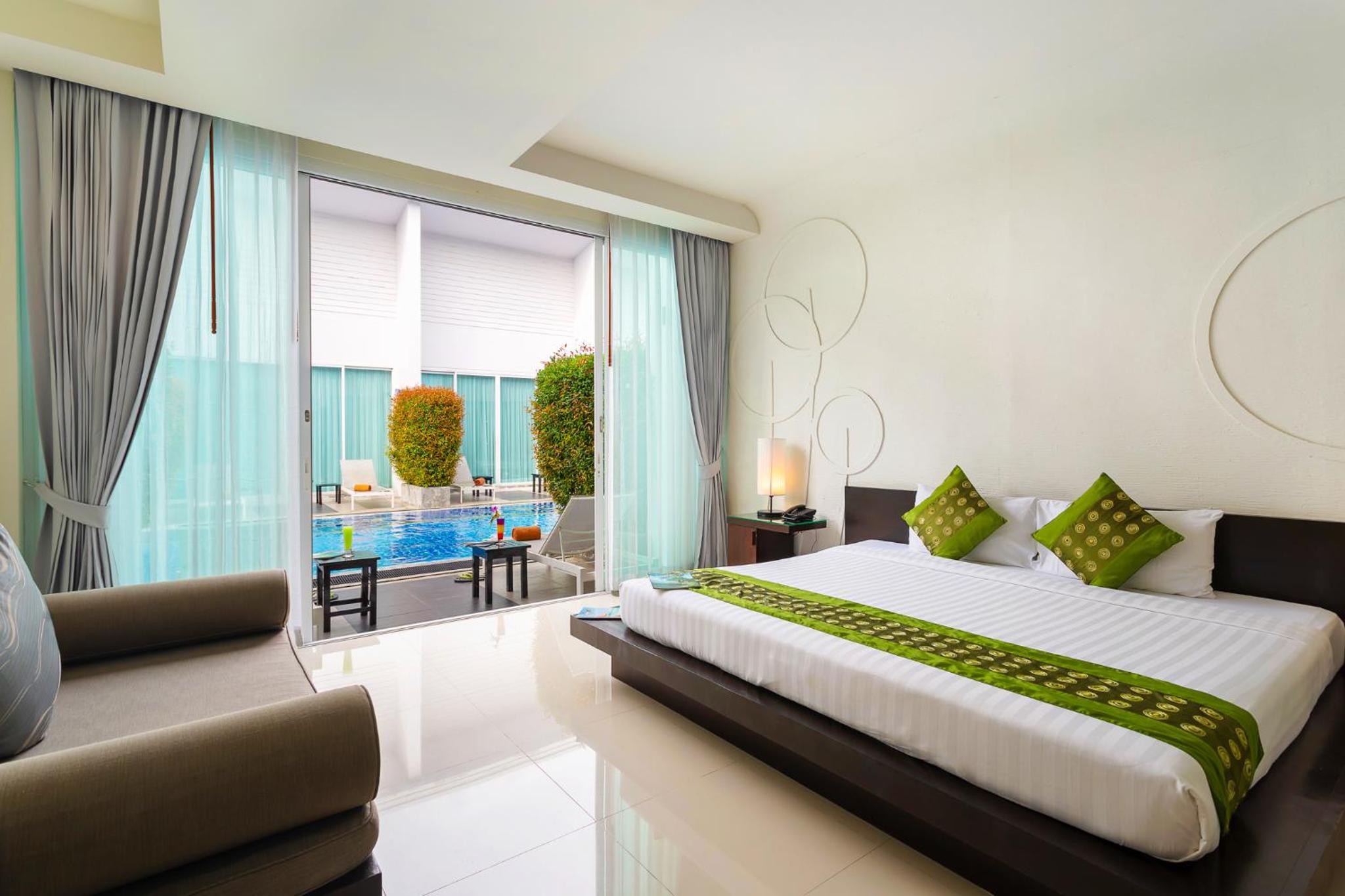 Deluxe Double or Twin Room with Pool Access photo 1