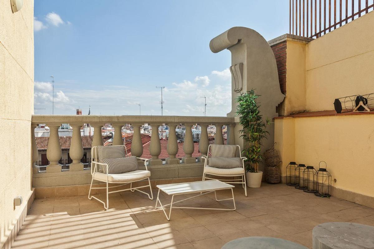Apartment with Terrace photo 2