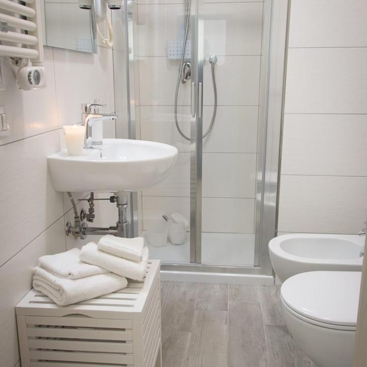 Triple Room with Private Bathroom photo 2