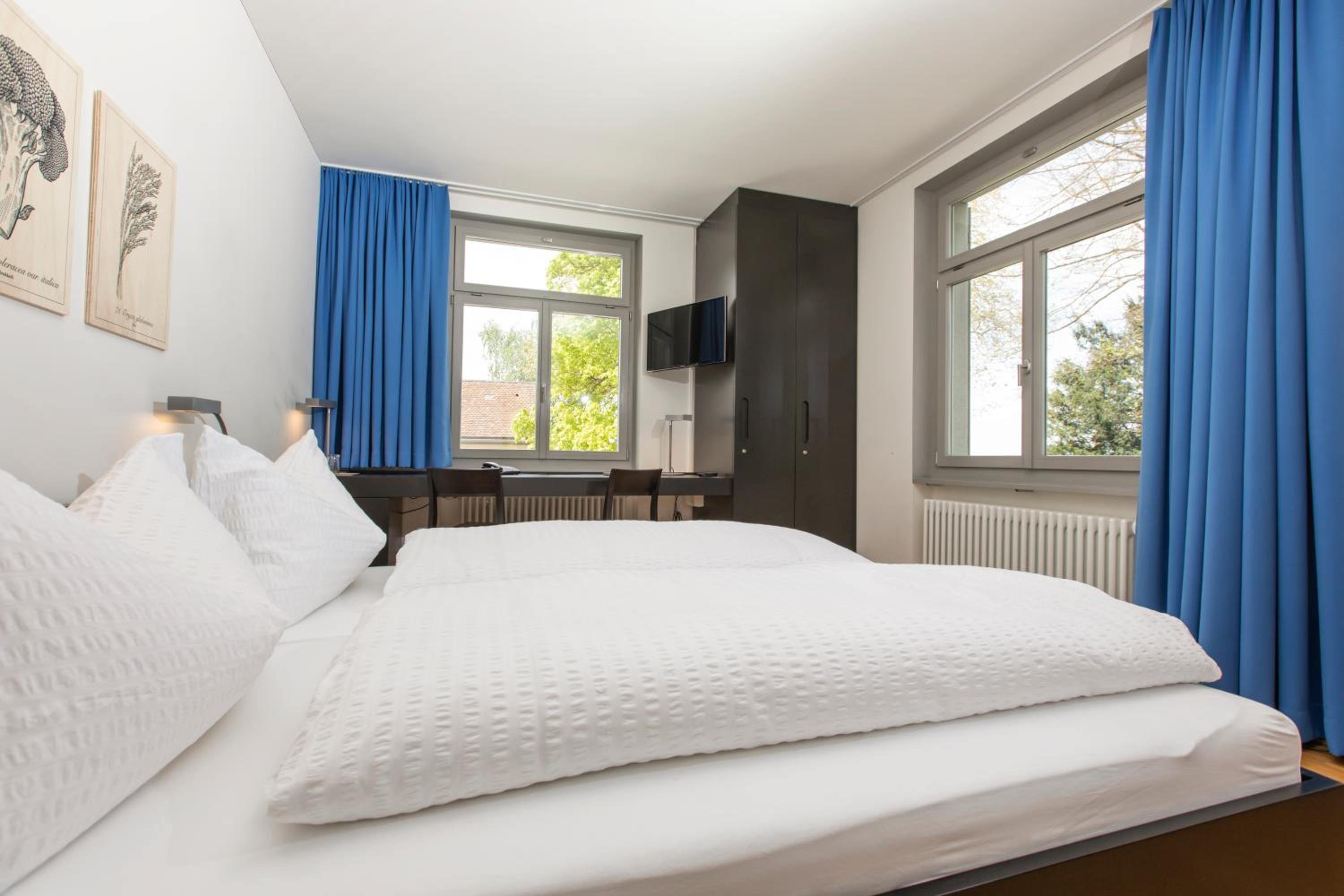 Double Room with Lake View - Photo 2