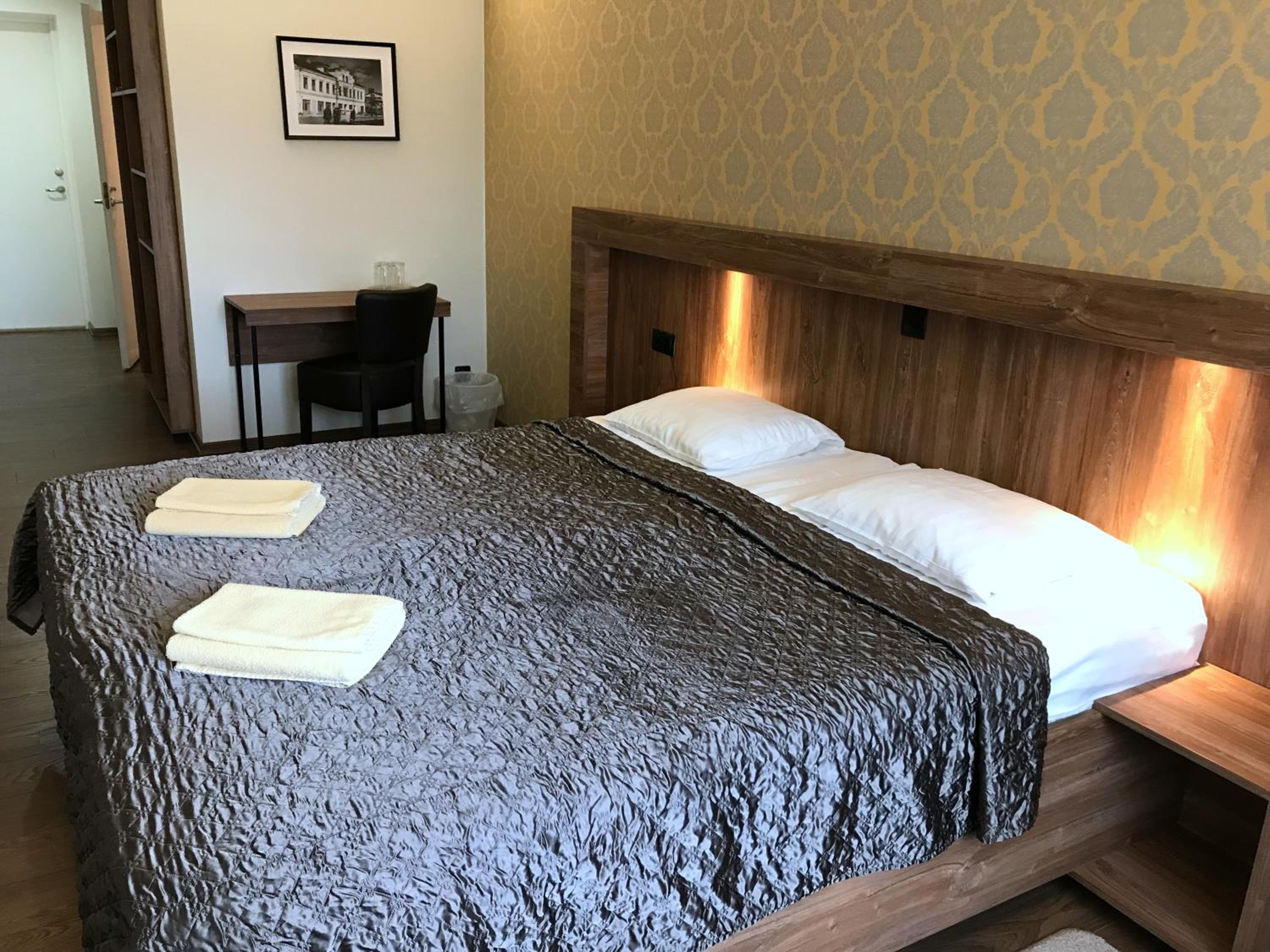 Large Double Room - Photo 10