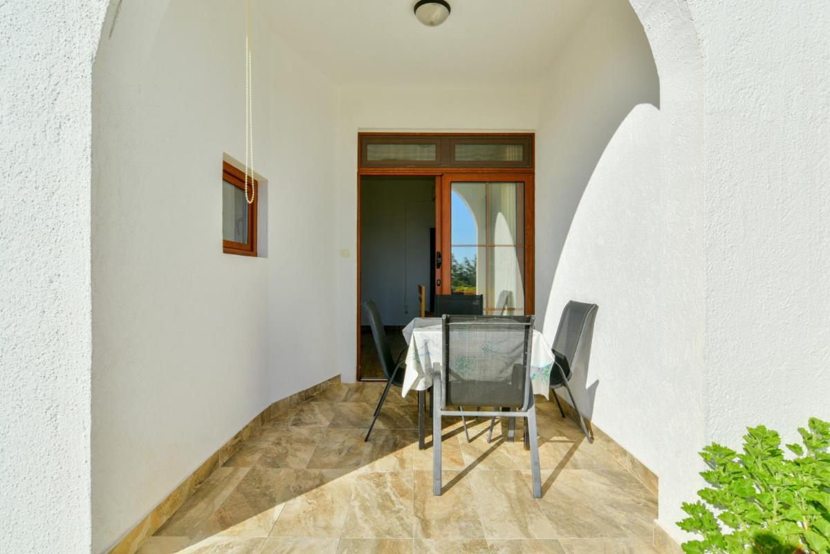 Two-Bedroom Apartment with Sea View - Photo 13