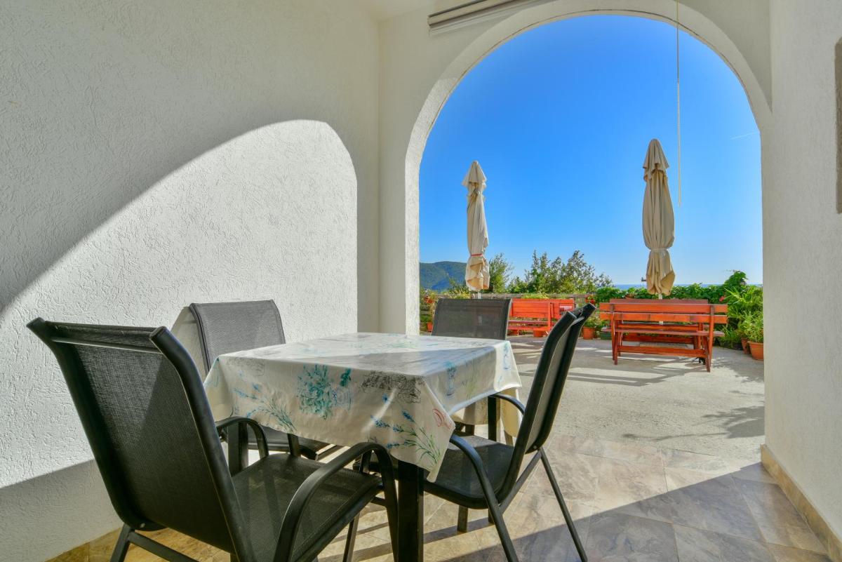 Two-Bedroom Apartment with Sea View - Photo 19