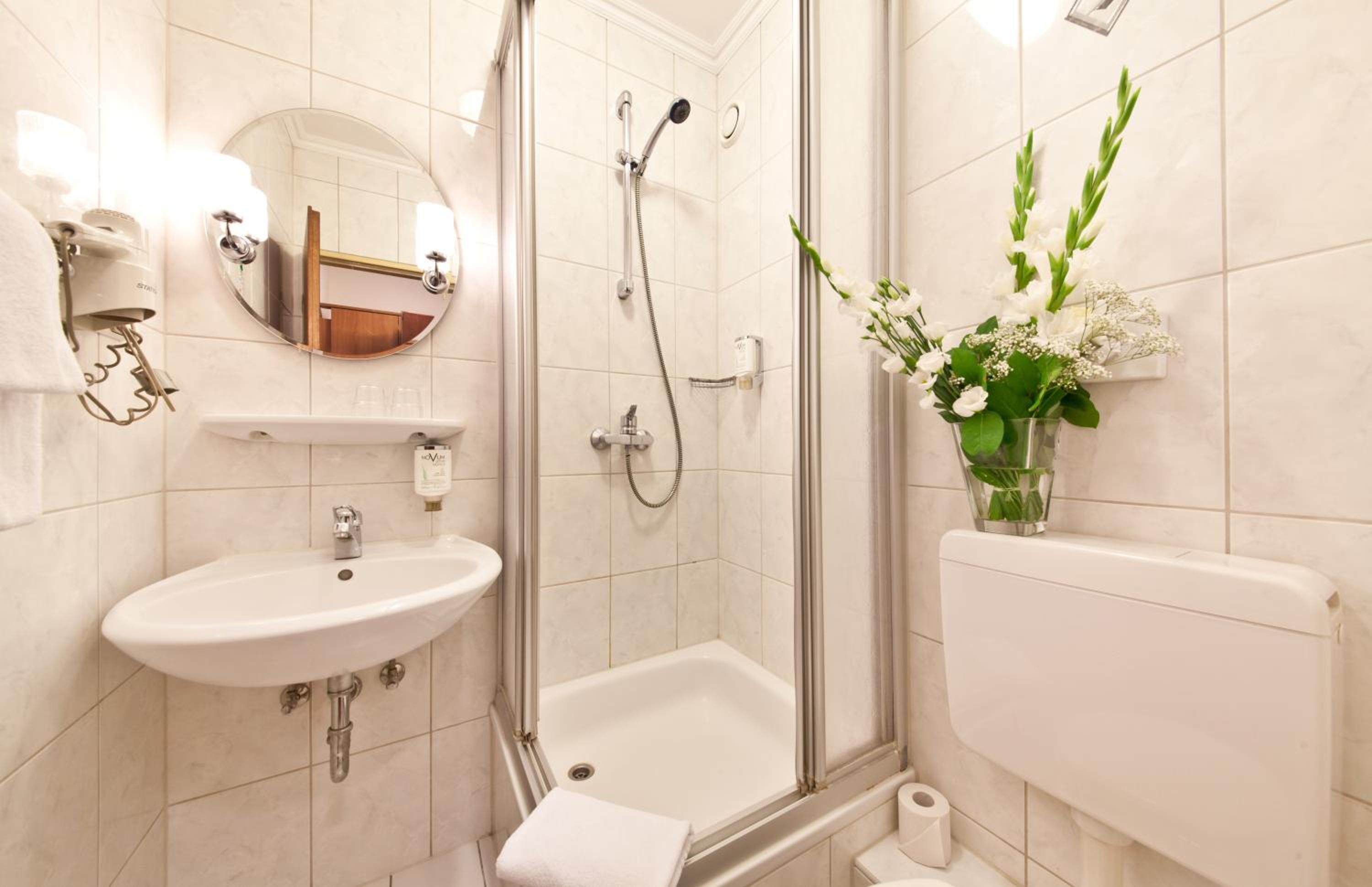 Single Room with Private External Bathroom photo 3
