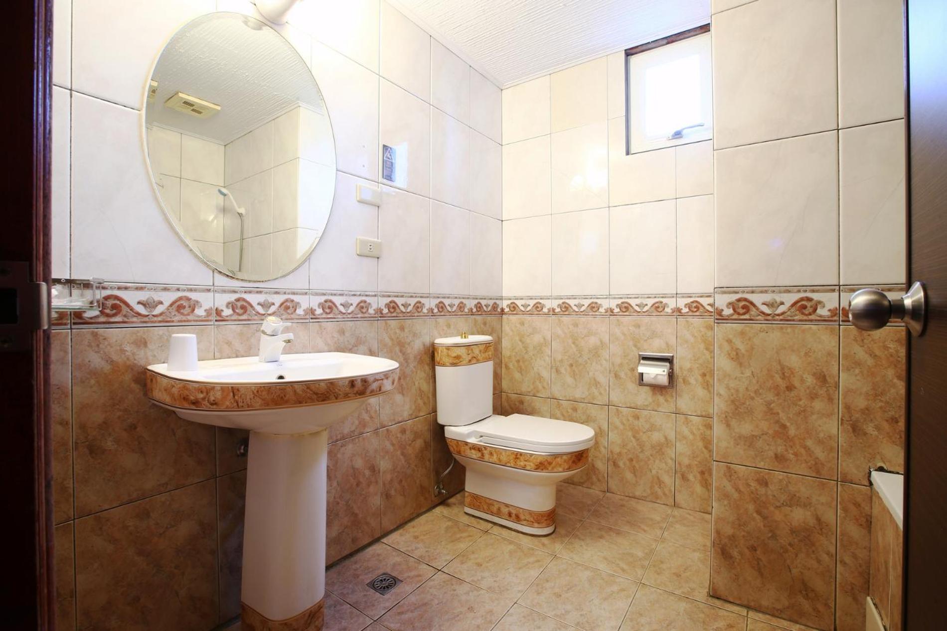 Double or Twin Room with City View photo 3