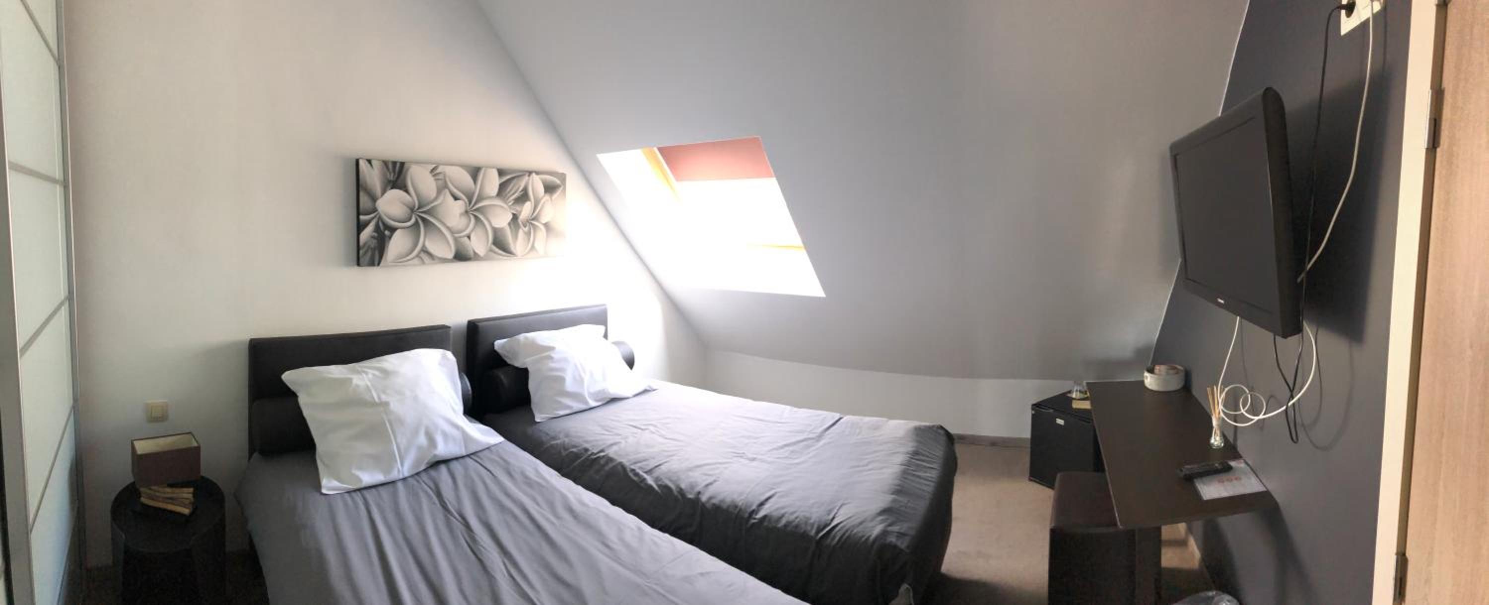 Twin Room - Photo 2