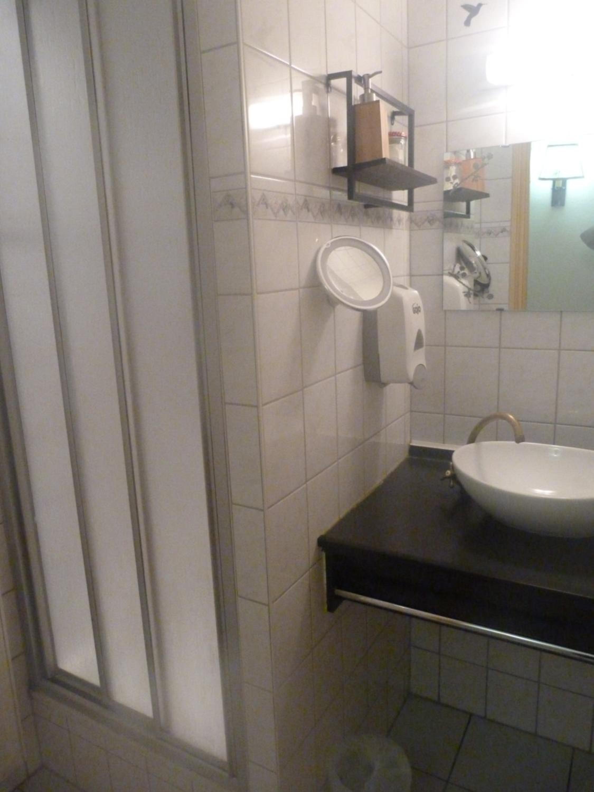 Double Room - Photo 7