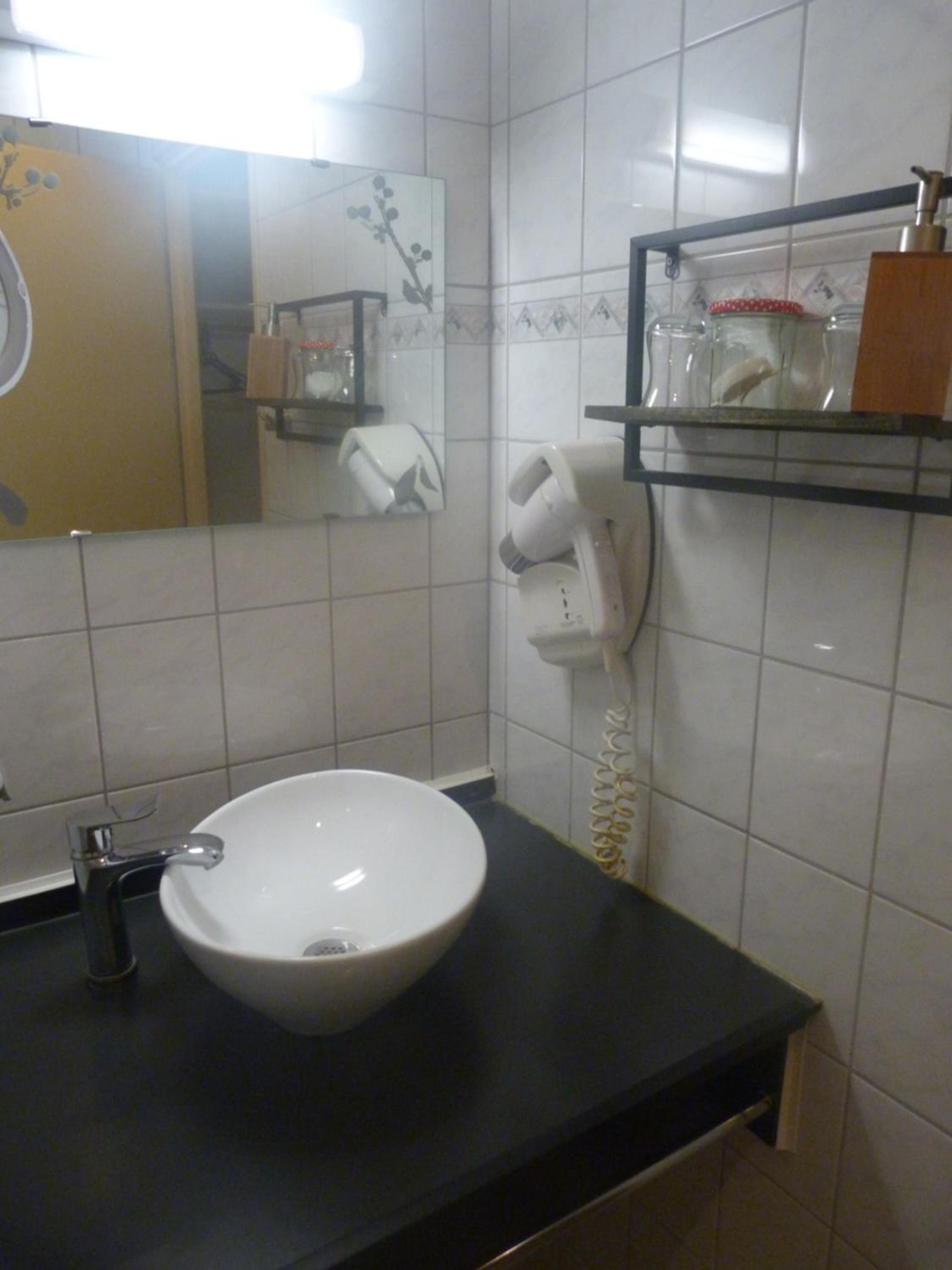 Double Room - Photo 5