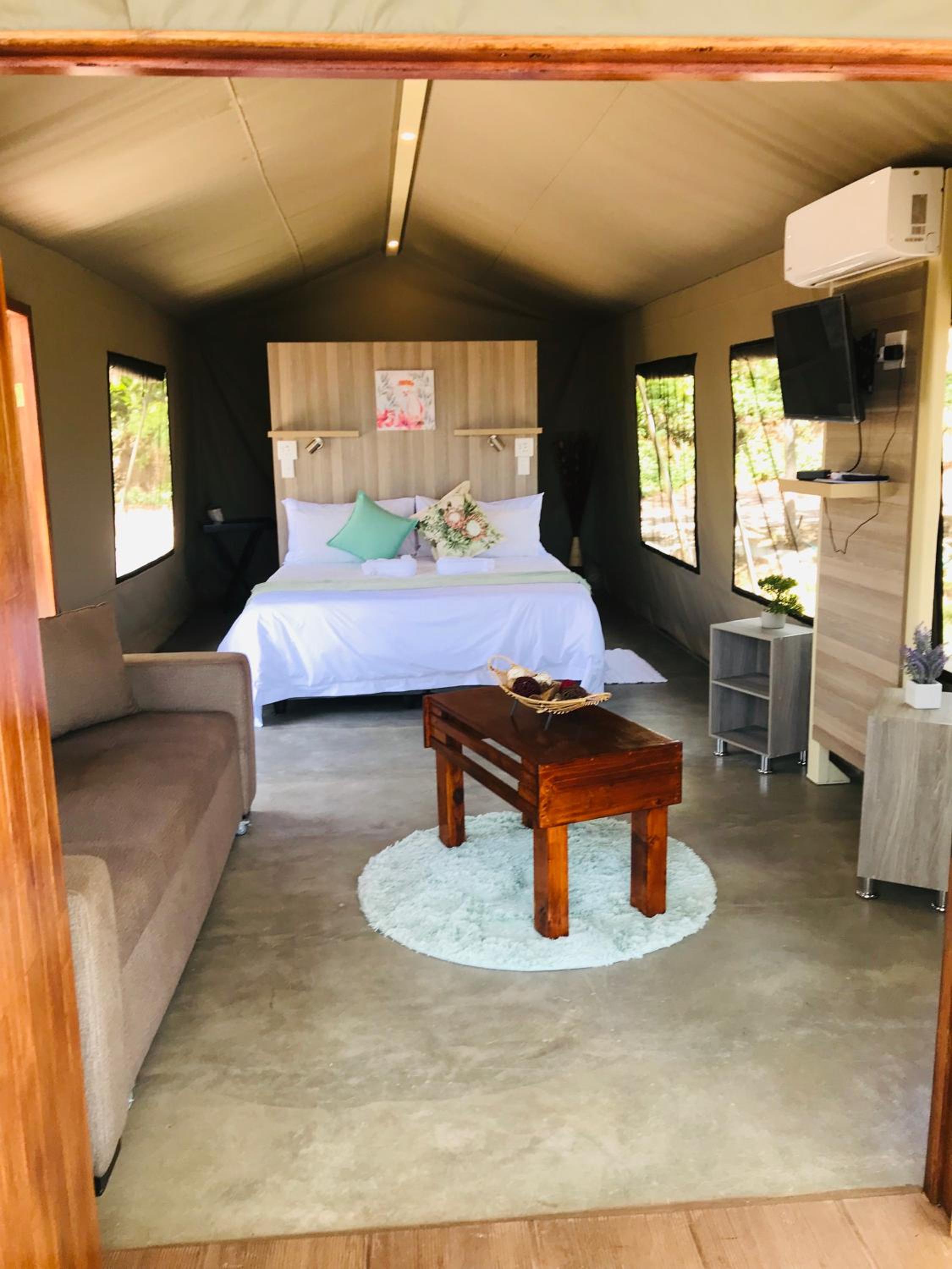 Deluxe Double Room (2 Adults + 1 Child) - Photo 1
