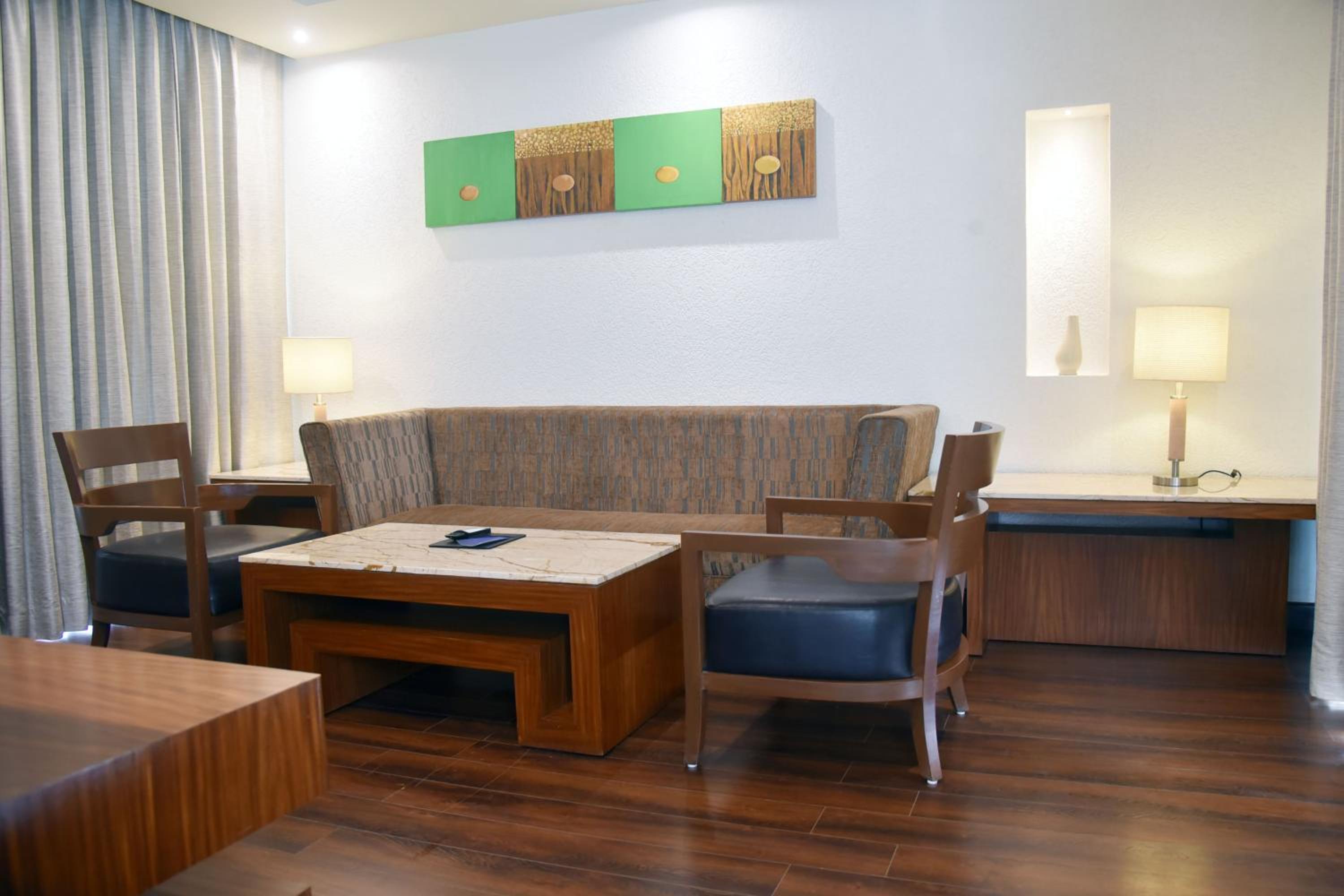 Executive Suite photo 3
