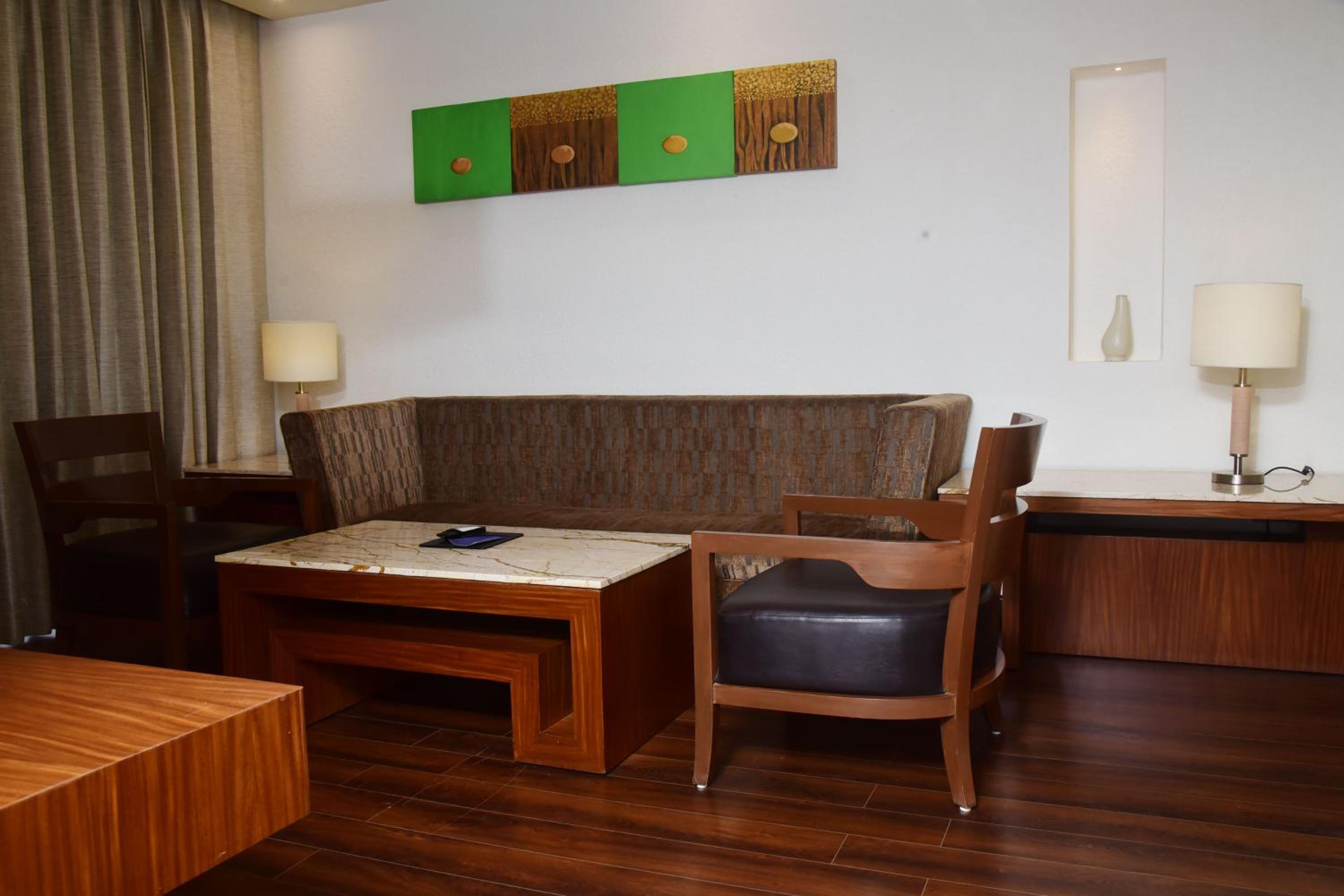 Executive Suite photo 2