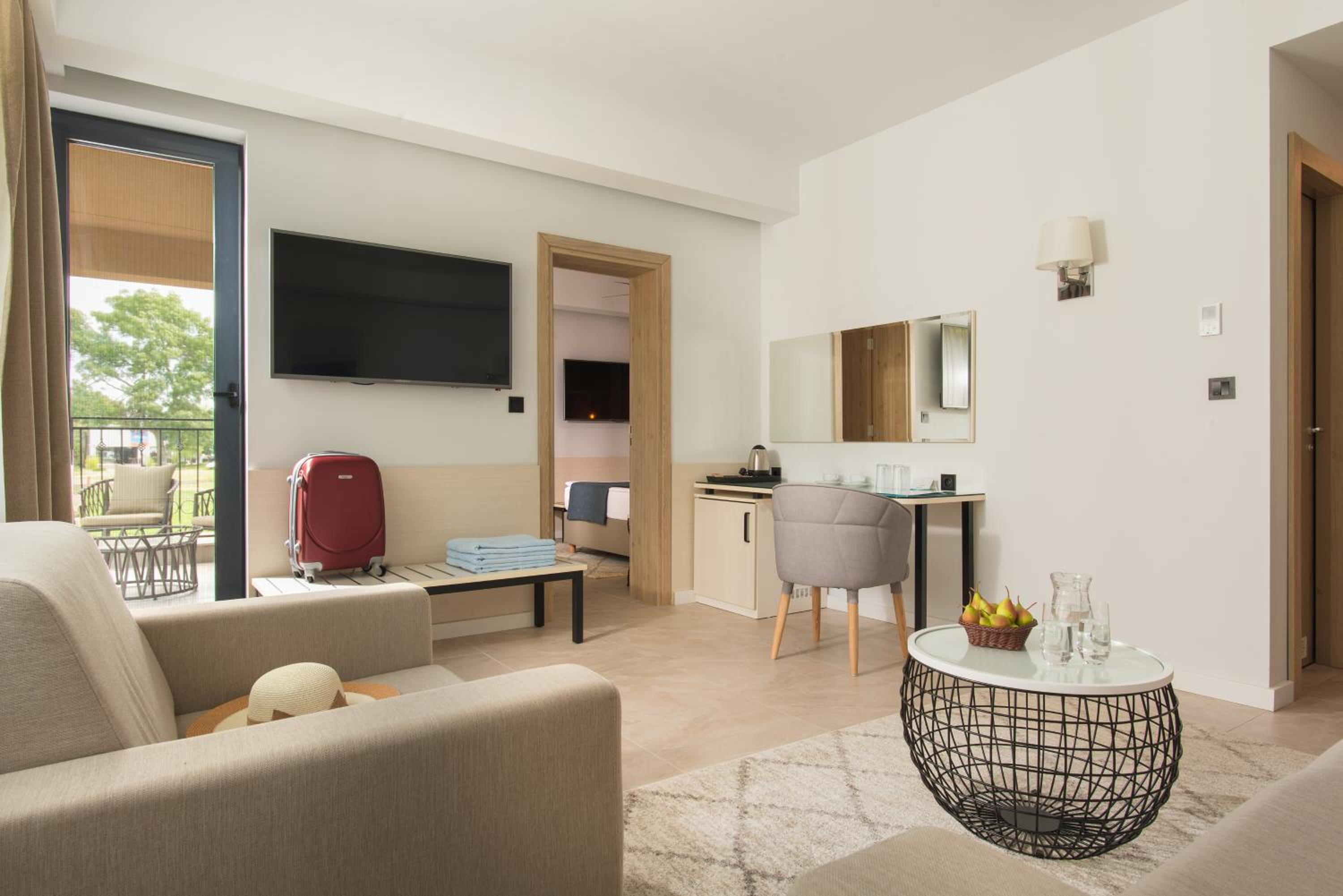 Apartment Deluxe (2 Adults + 2 Children) photo 2