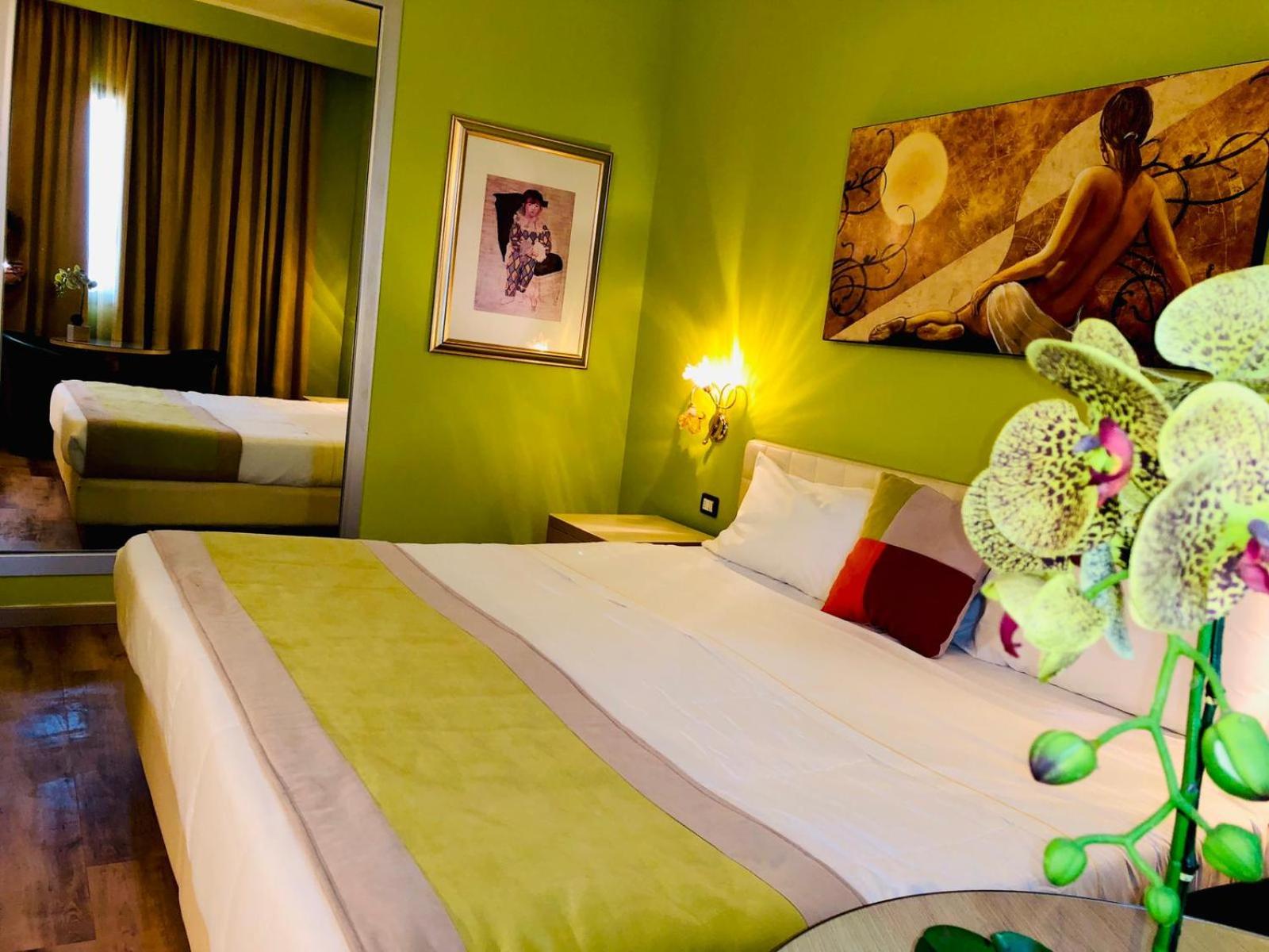 Standard Double Room - Photo 10
