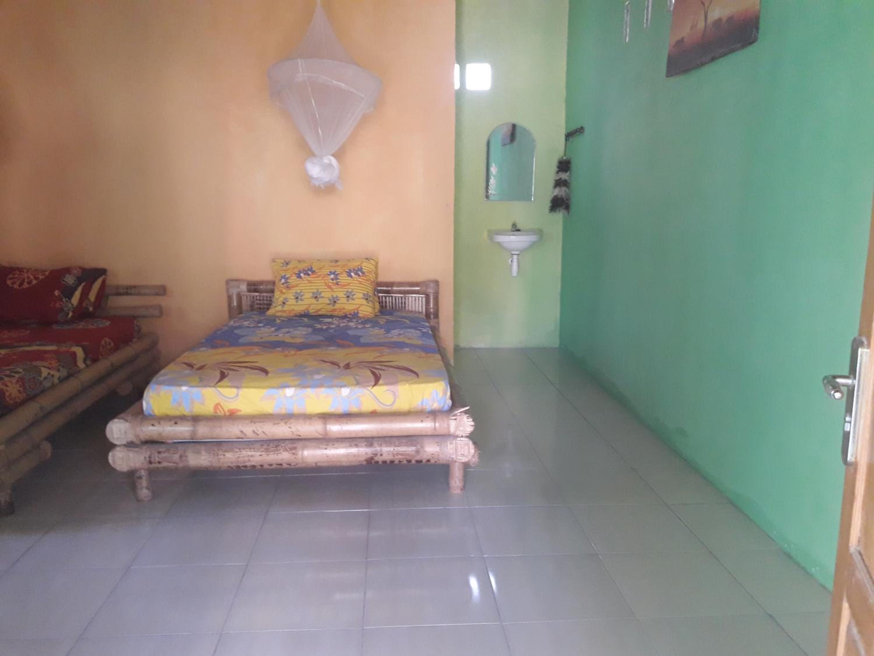 Family Room with Private Bathroom - Photo 2