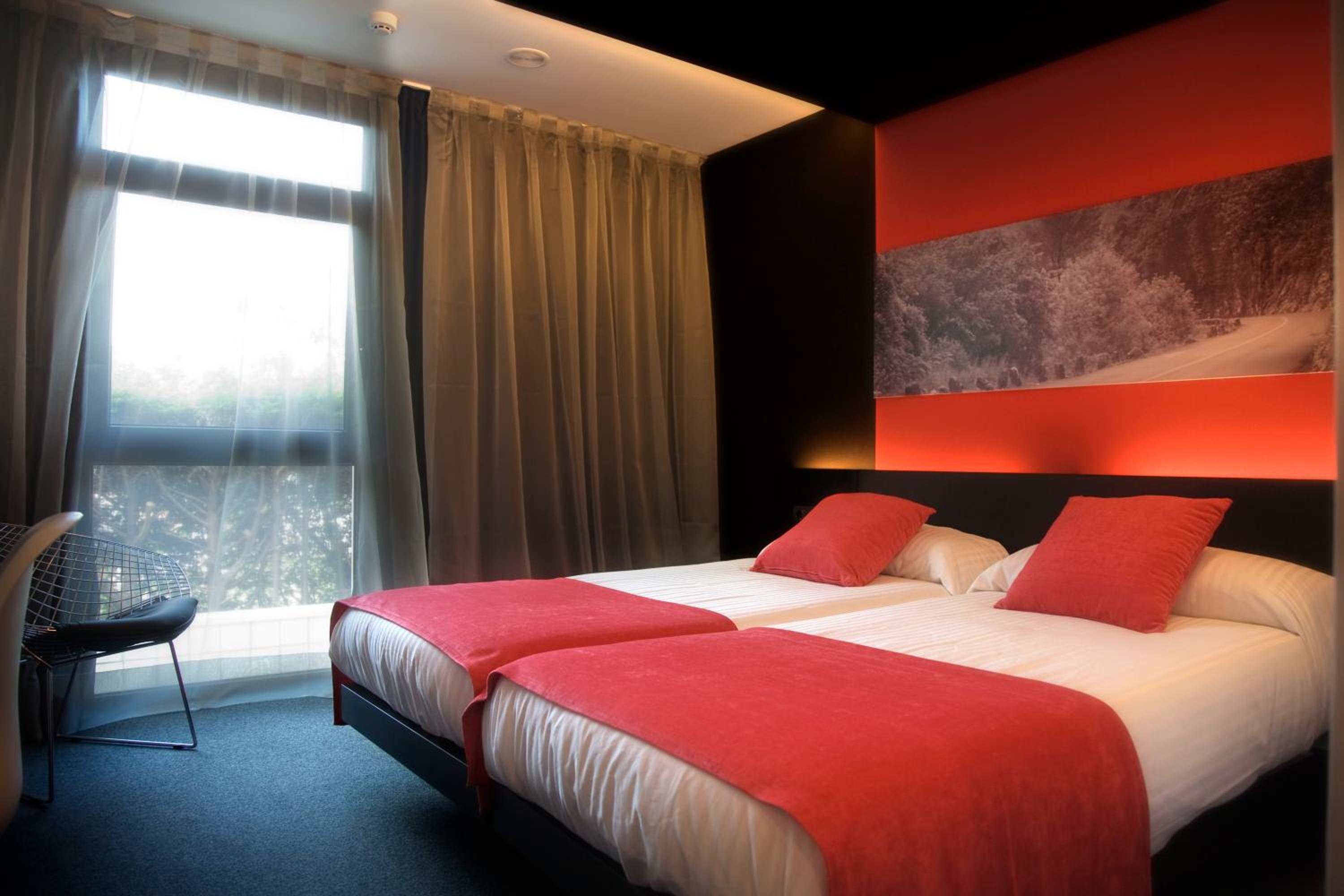 Double or Twin Room with Private Bathroom - Photo 5