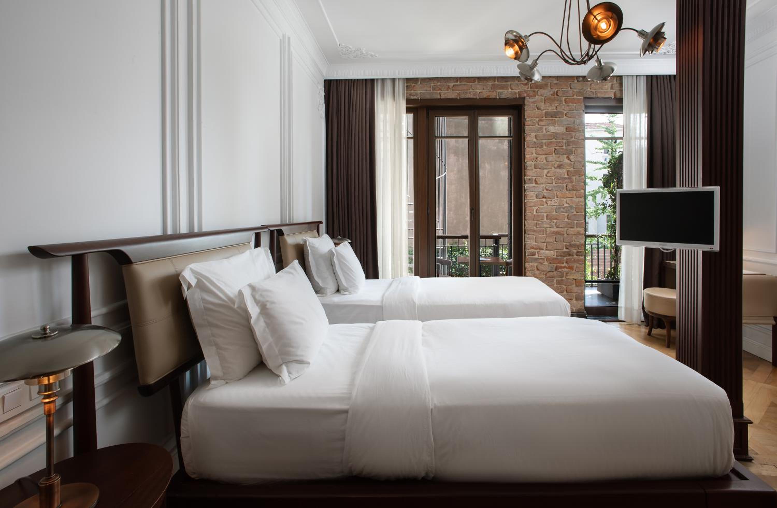 Deluxe Twin Room with Balcony and Garden View photo 3