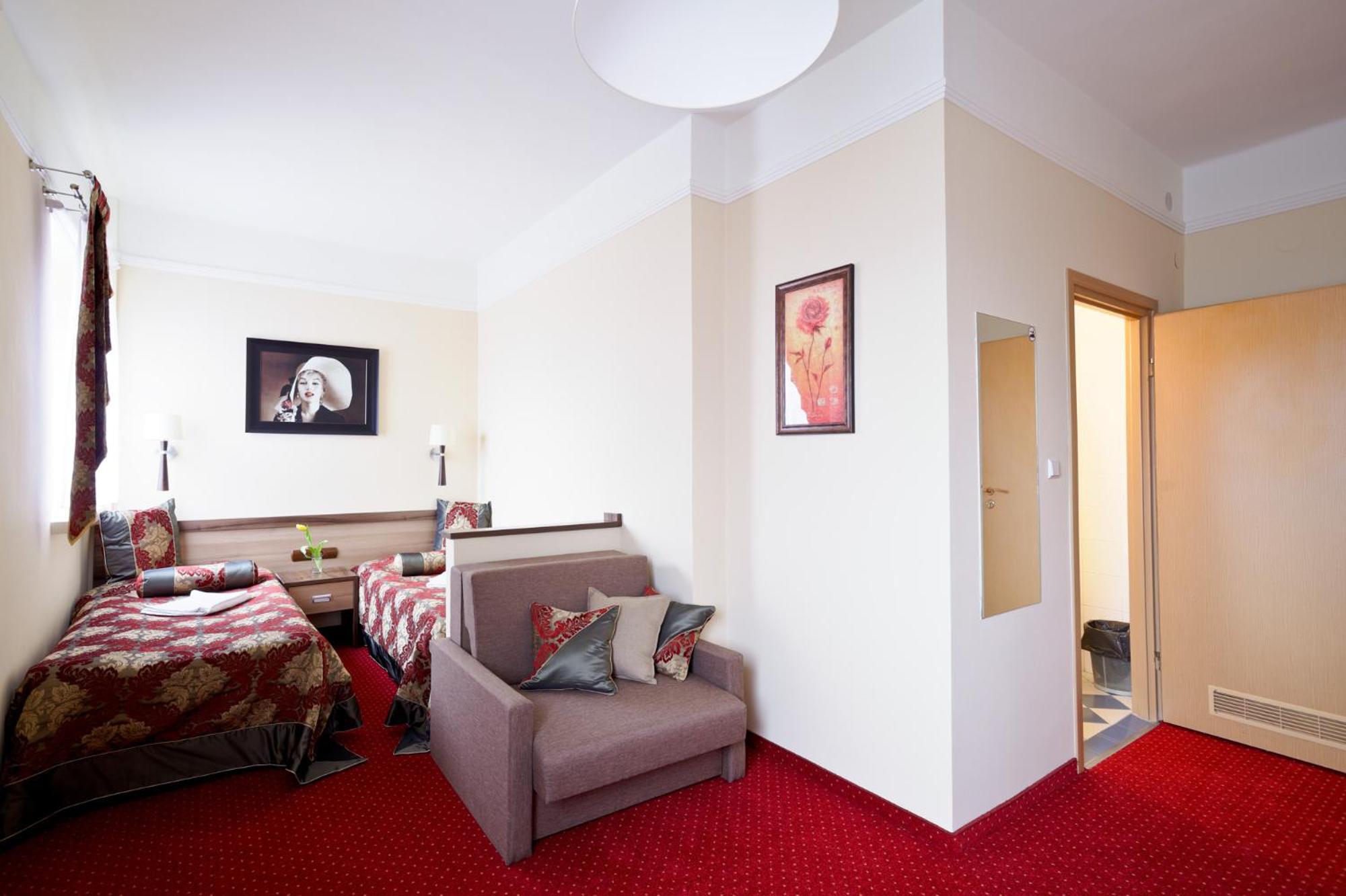 Business Twin Room - Photo 2