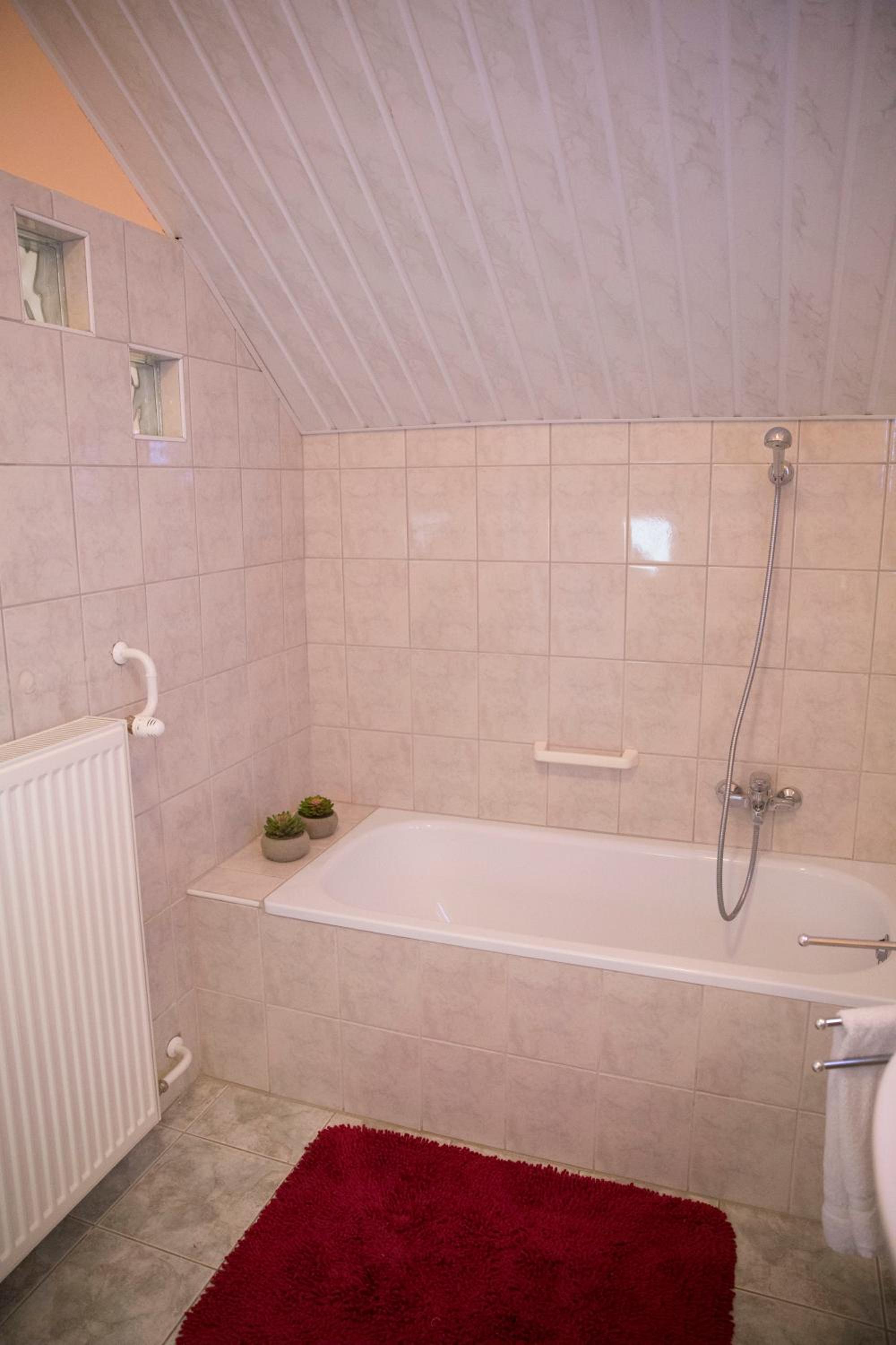 One-Bedroom Apartment - Photo 18