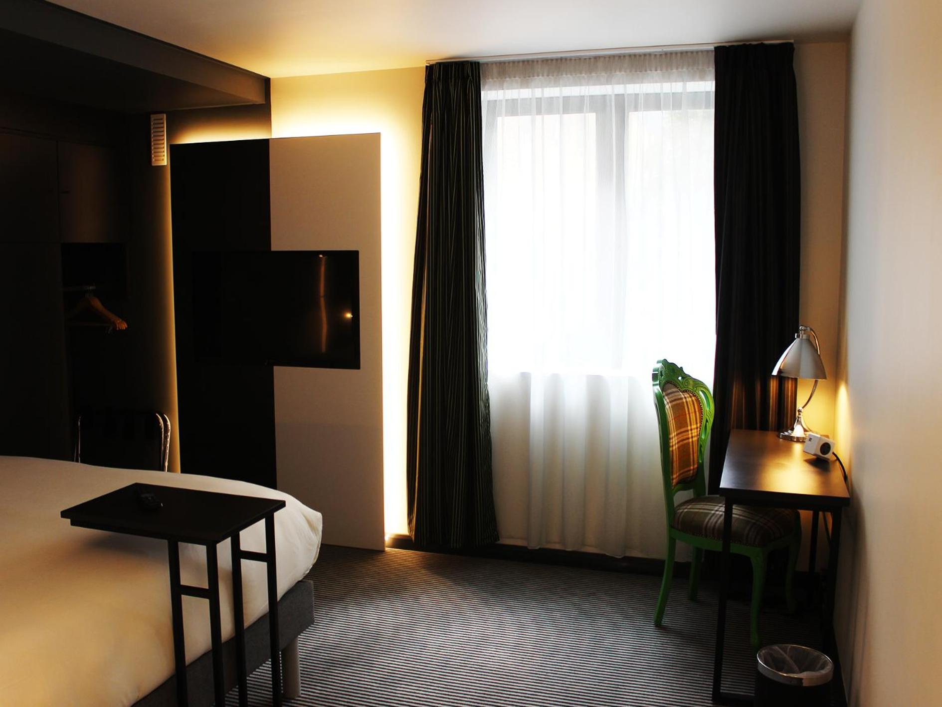 Classic Queen Room - Accessible photo 3