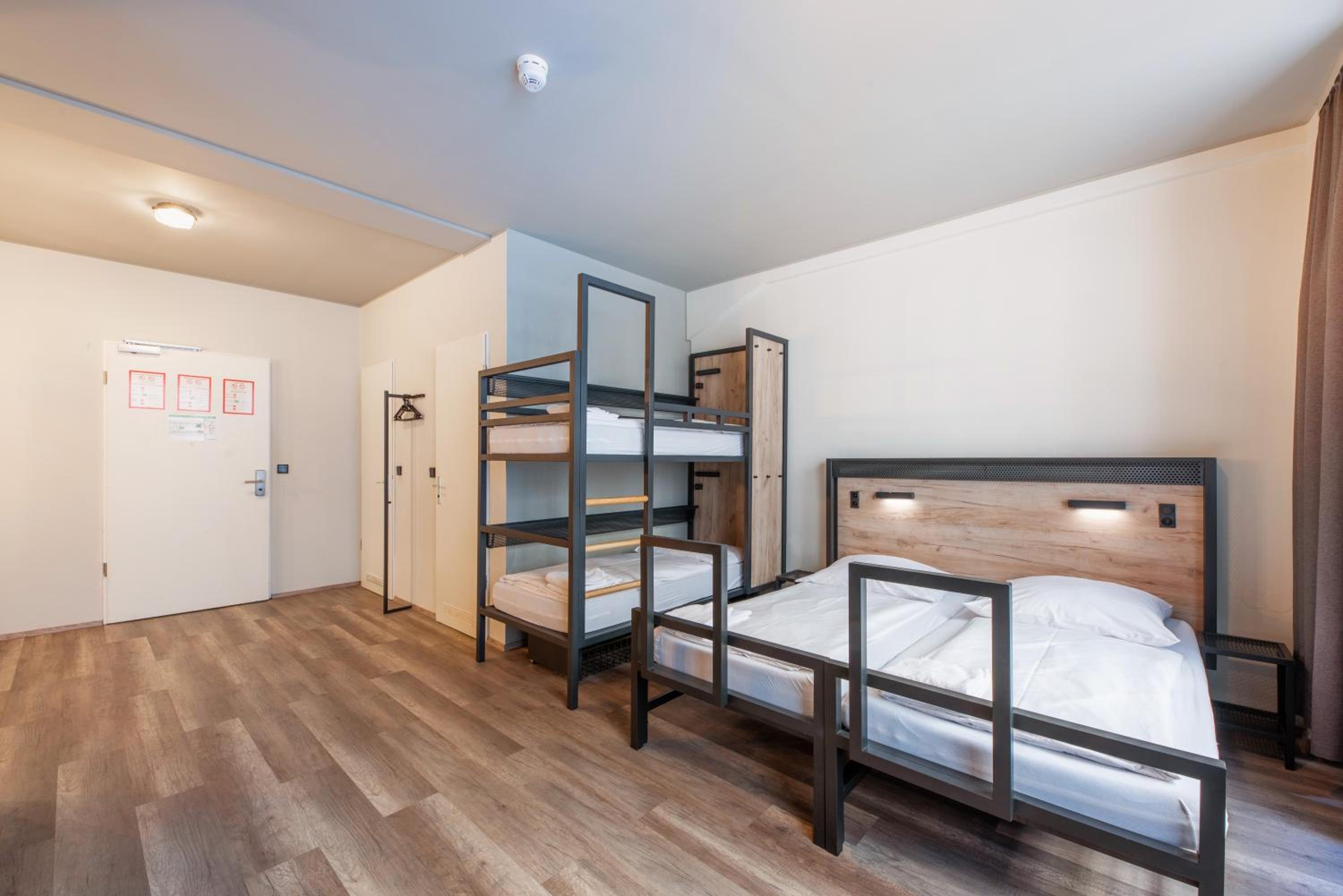 Bed in 4-Bed Dormitory Room photo 2