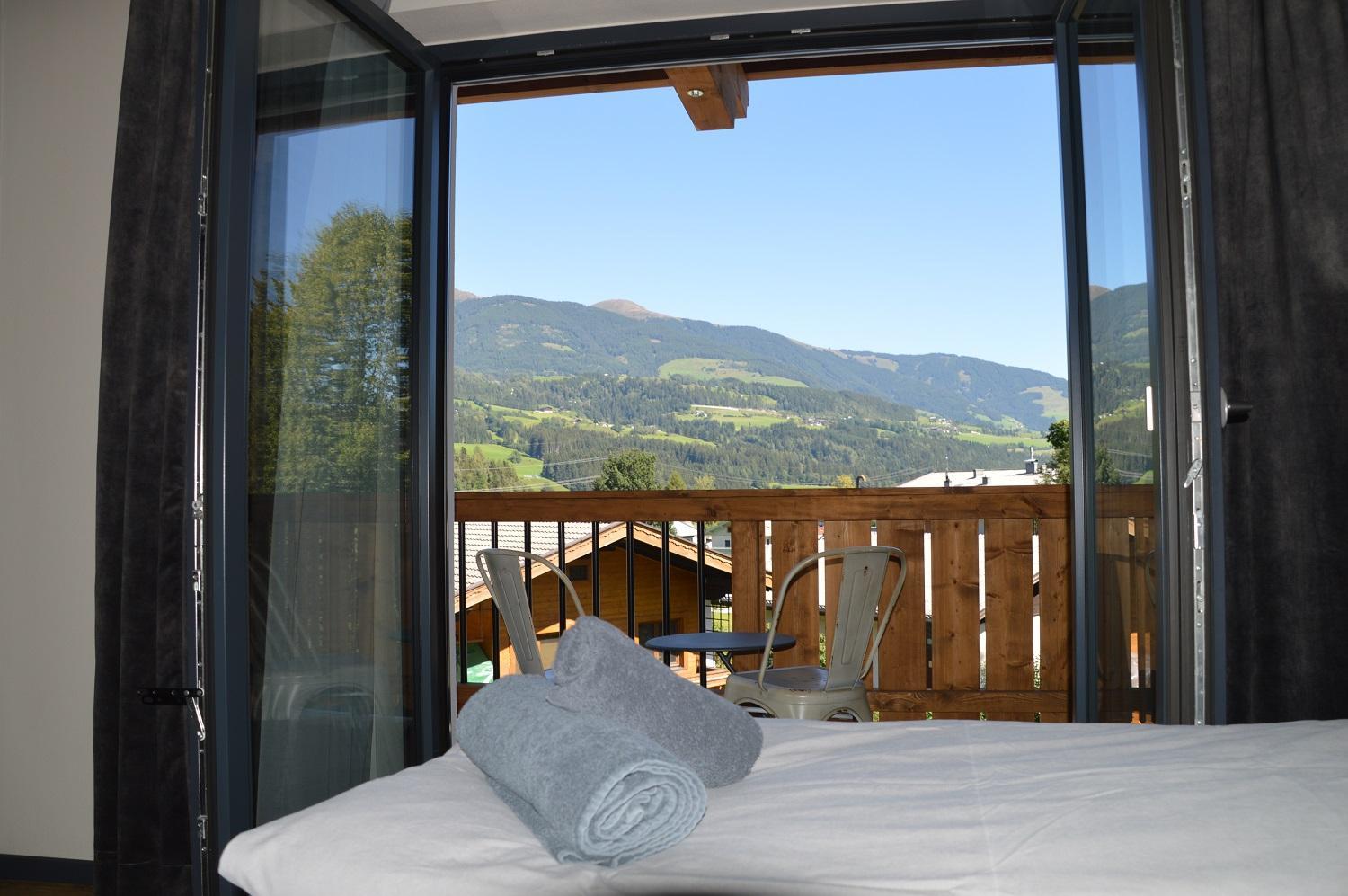 Double Room with Balcony - Photo 3