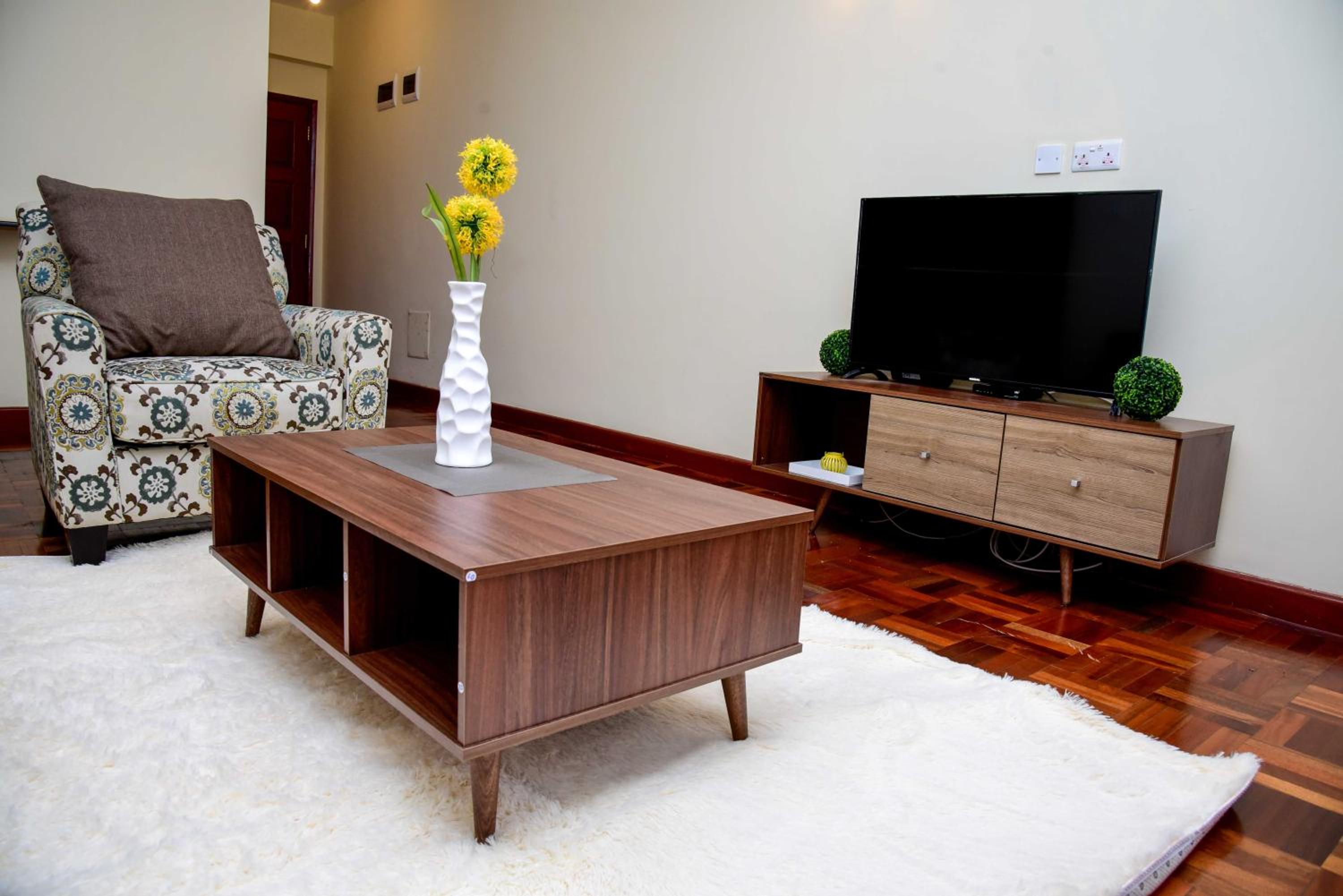 Apartment with Balcony - Photo 9