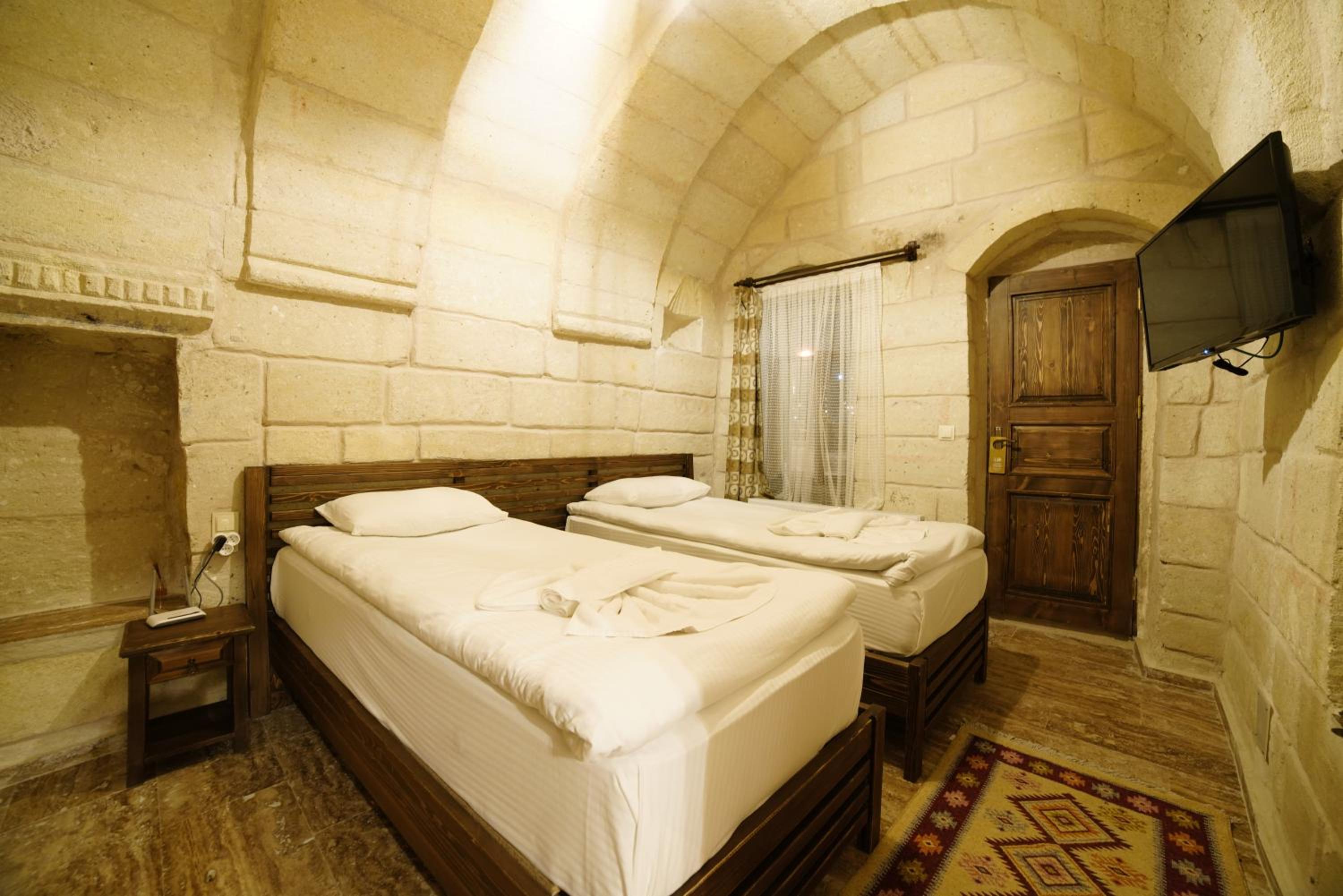 Budget Twin Room - Photo 4