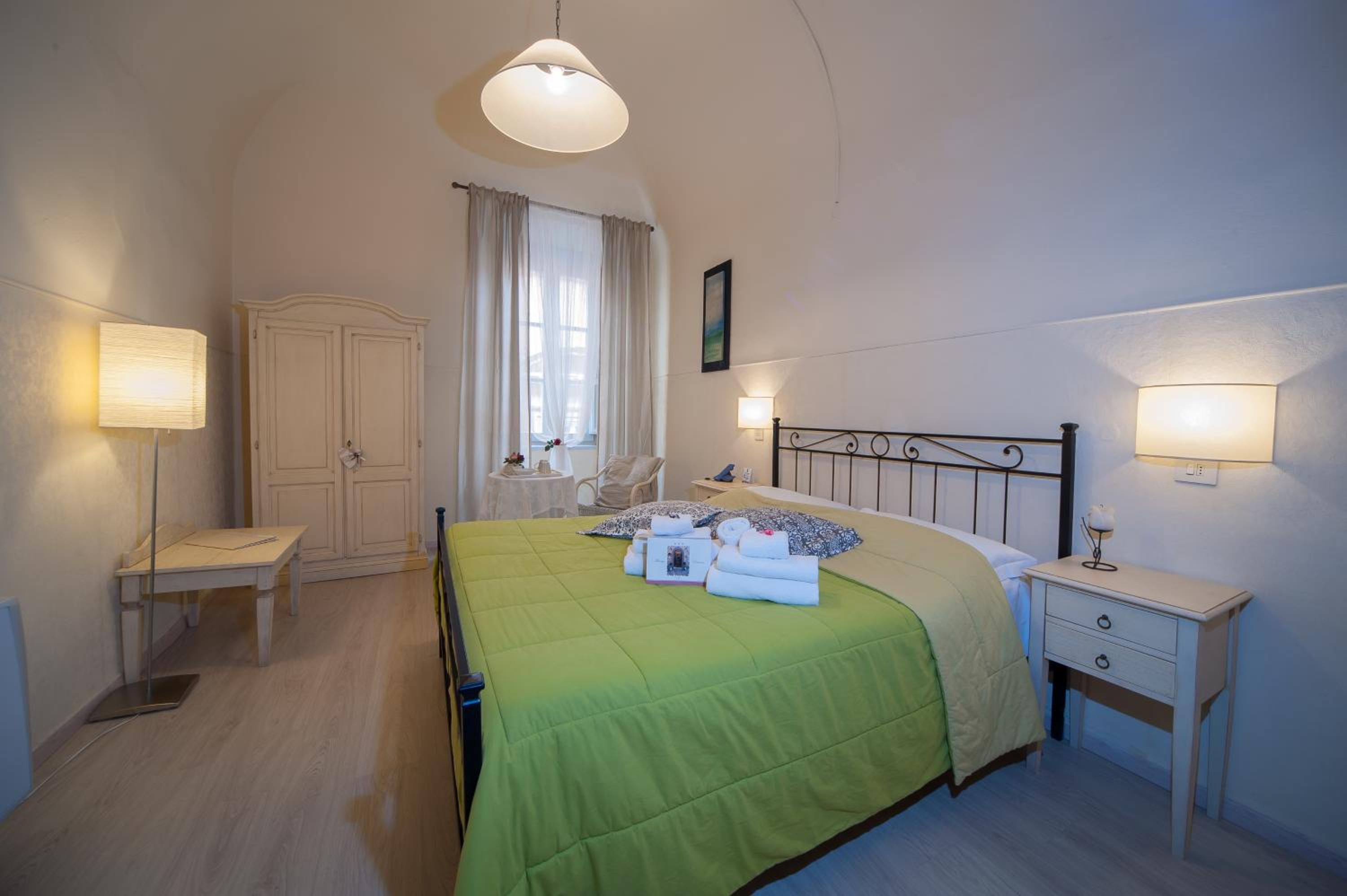 Standard Double Or Twin Room - Photo 17
