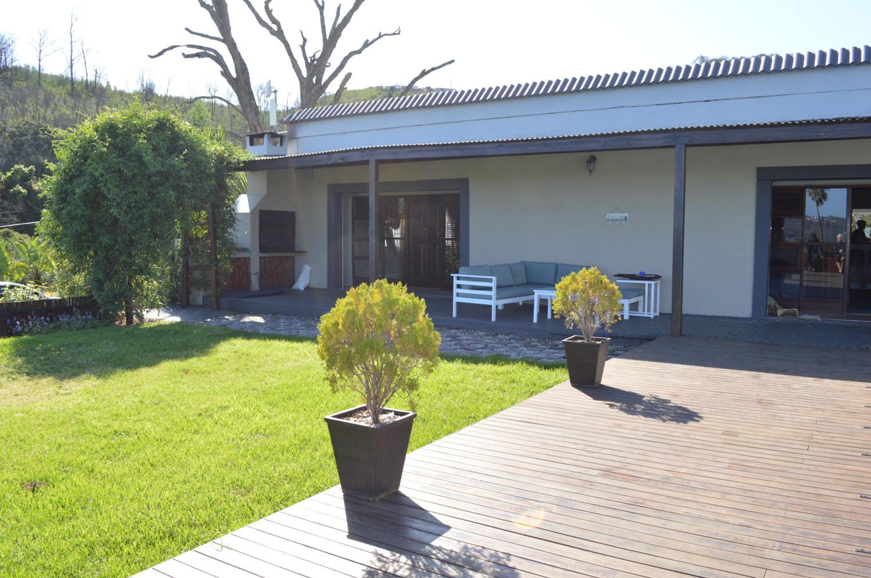 Three-Bedroom House - Photo 9