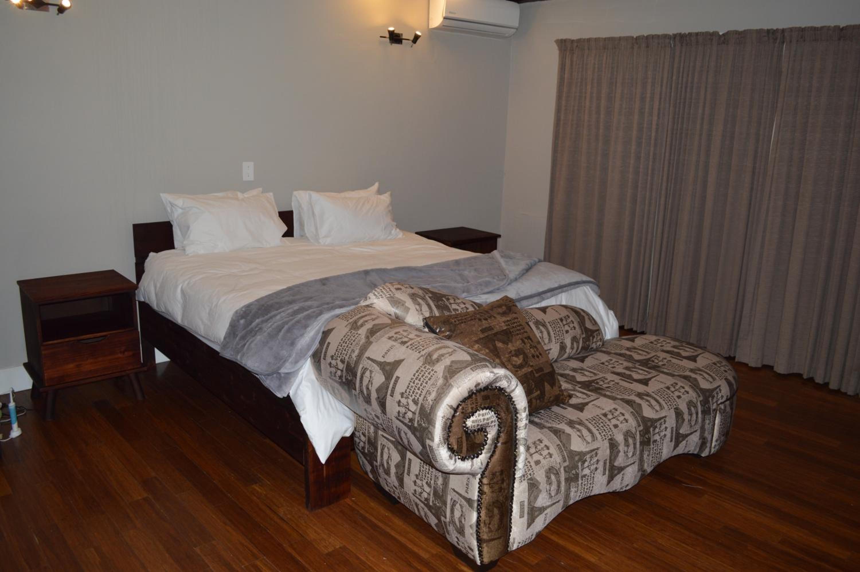 Three-Bedroom House - Photo 8