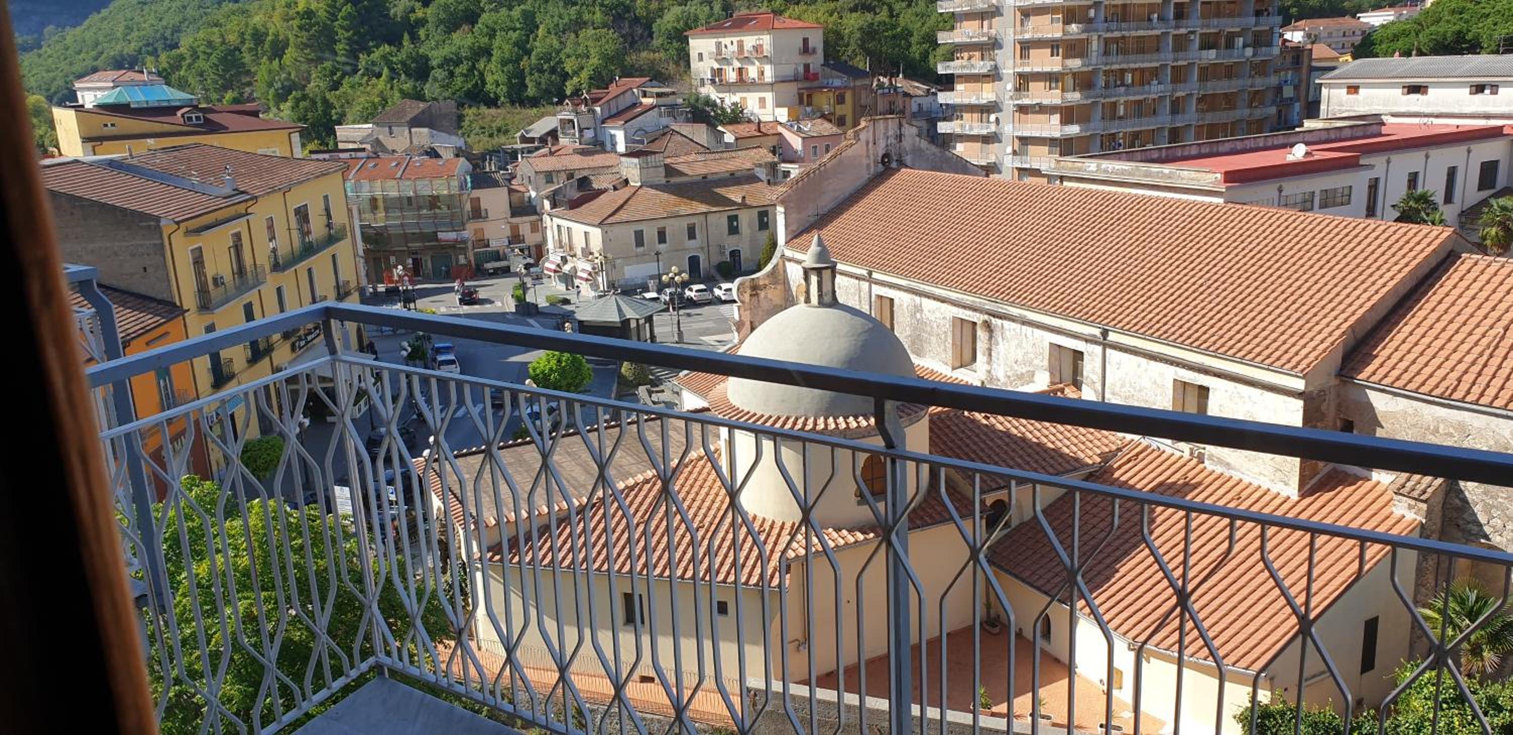 Double Room with Balcony - Photo 11
