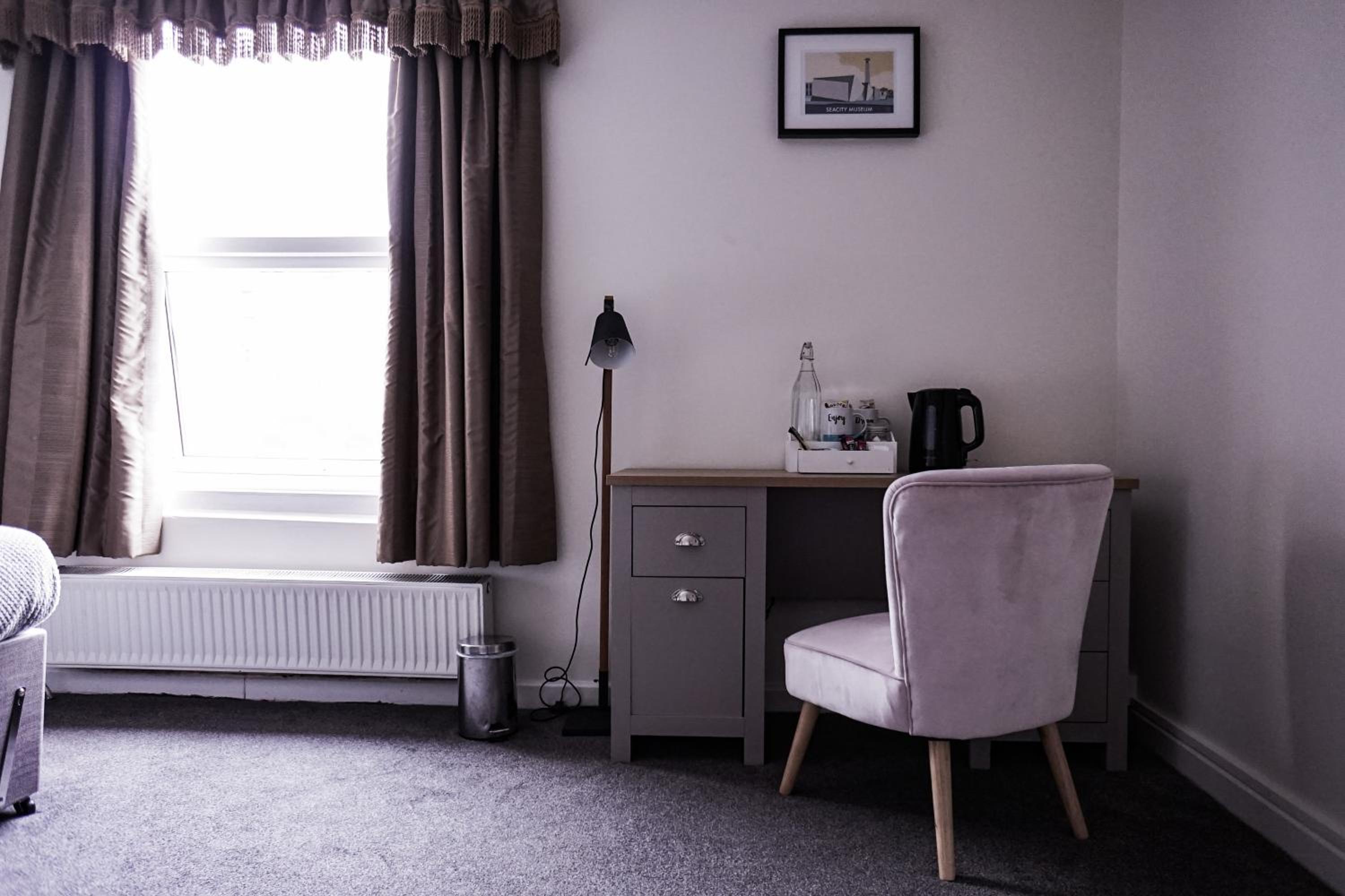 Standard King Room photo 3