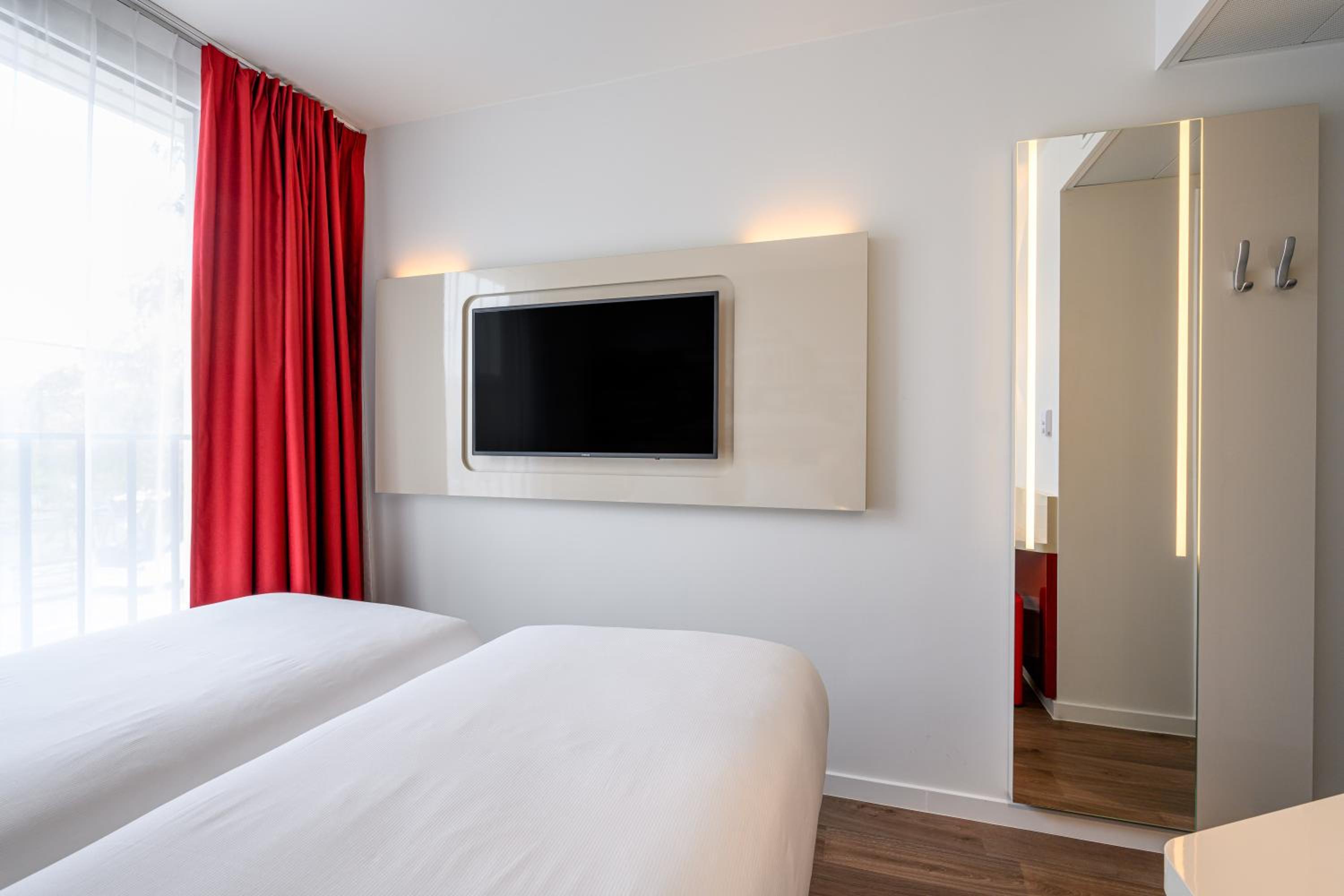 Twin Room - Photo 6