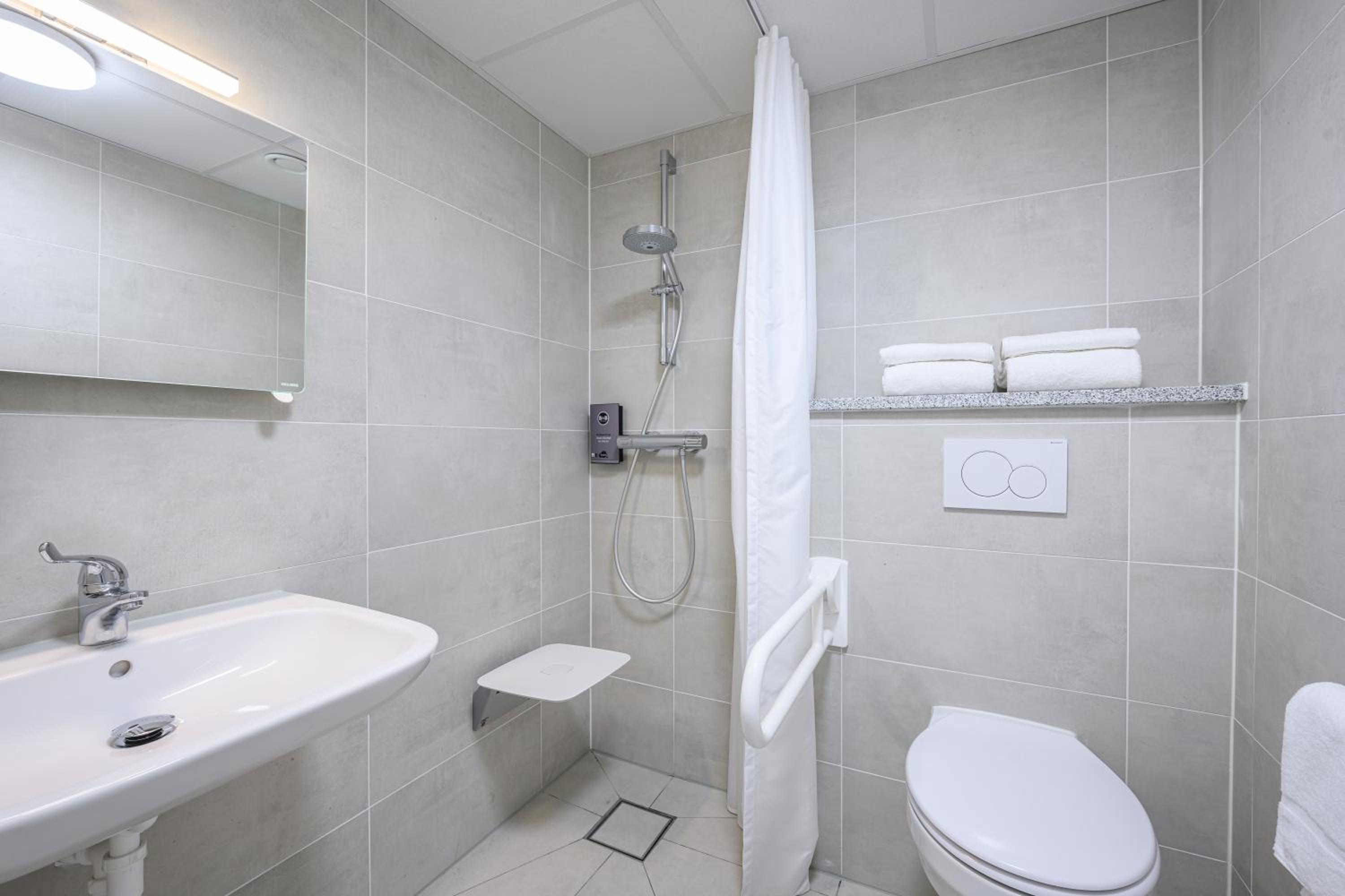 Double Room - Disability Access - Photo 9