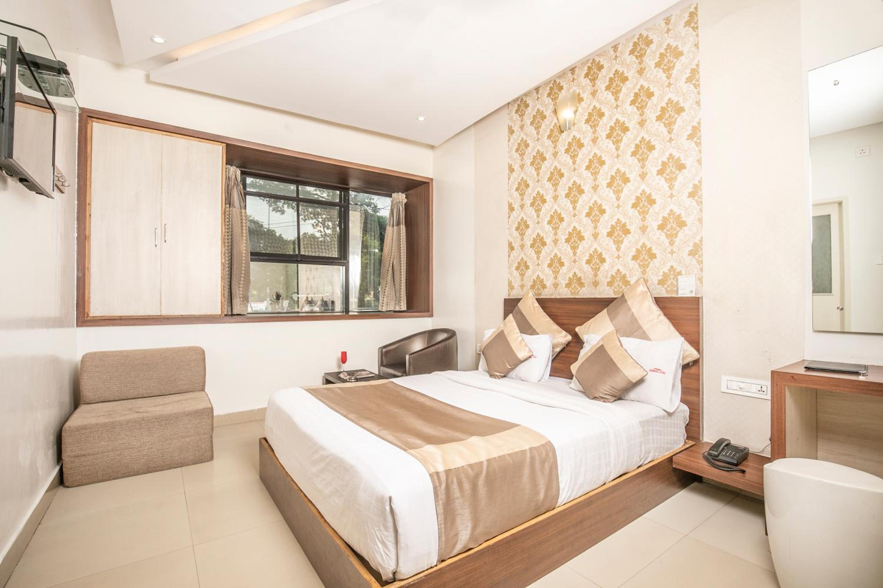 Deluxe King Room photo 3