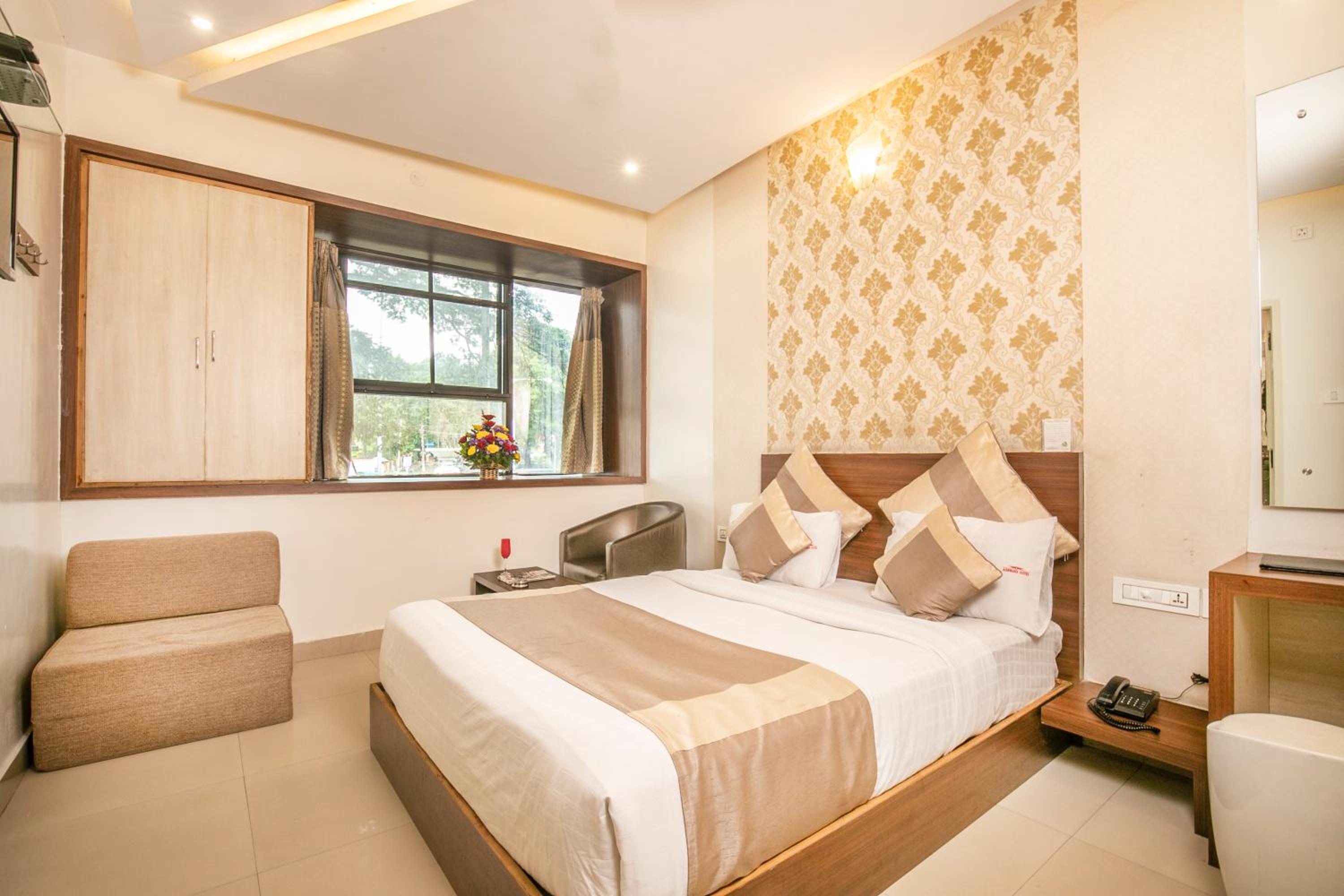 Deluxe King Room photo 2