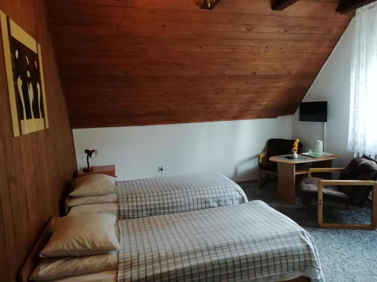 Twin Room with Private Bathroom photo 3