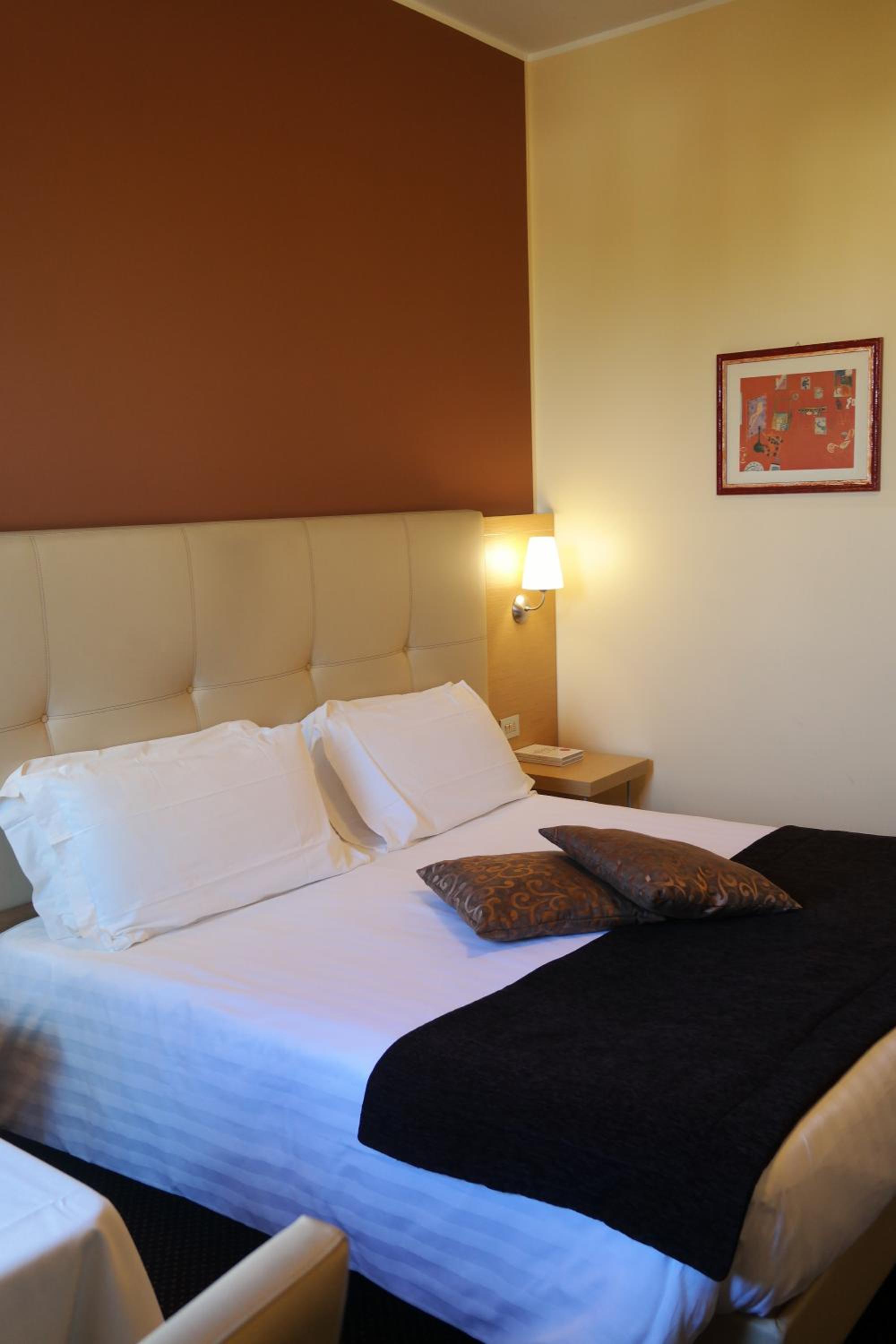 Double or Twin Room - Photo 2