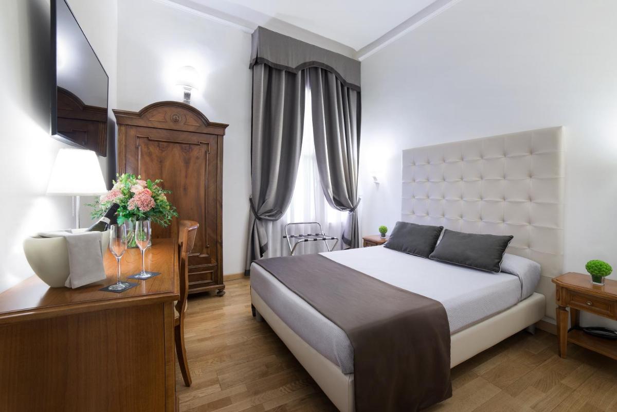 Queen Room photo 1
