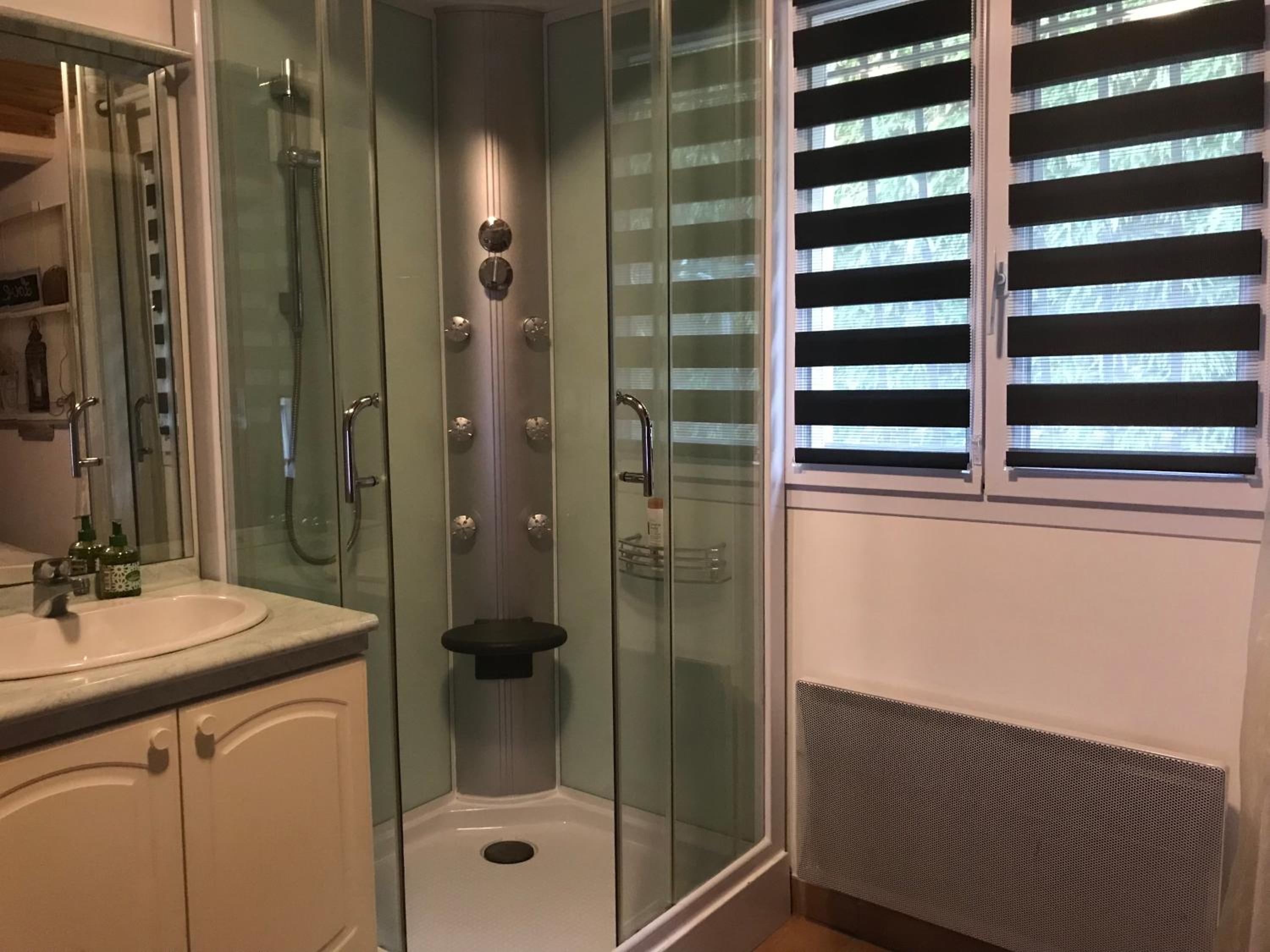 One-Bedroom Apartment - Photo 19