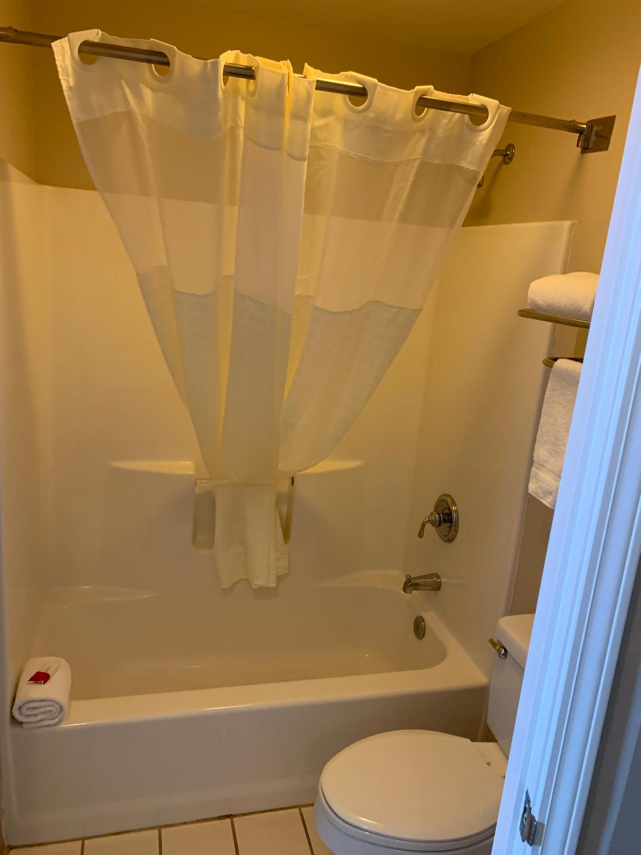 Quadruple Room With Two Queen Beds - Non Smoking - Photo 11