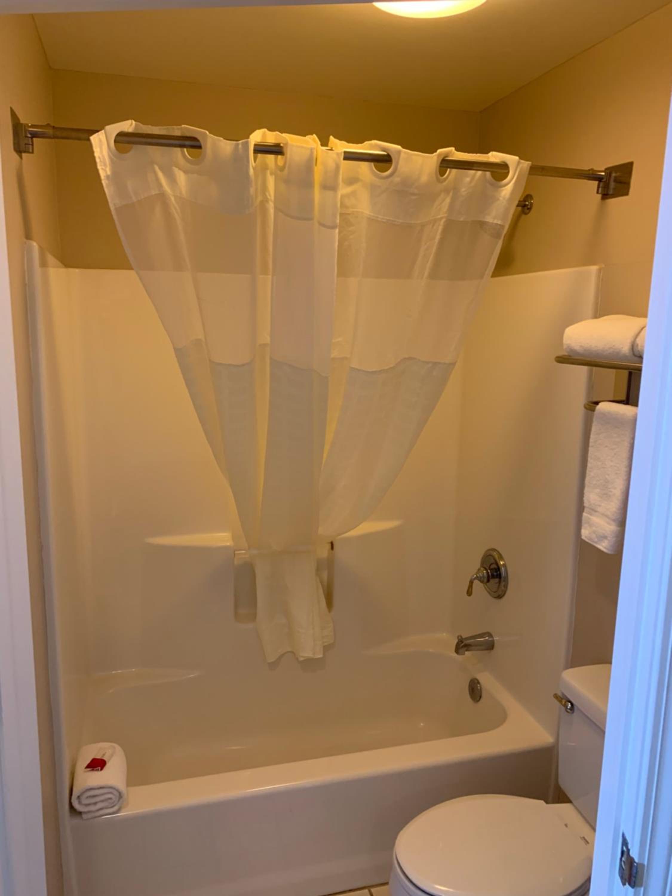 Quadruple Room With Two Queen Beds - Non Smoking - Photo 6