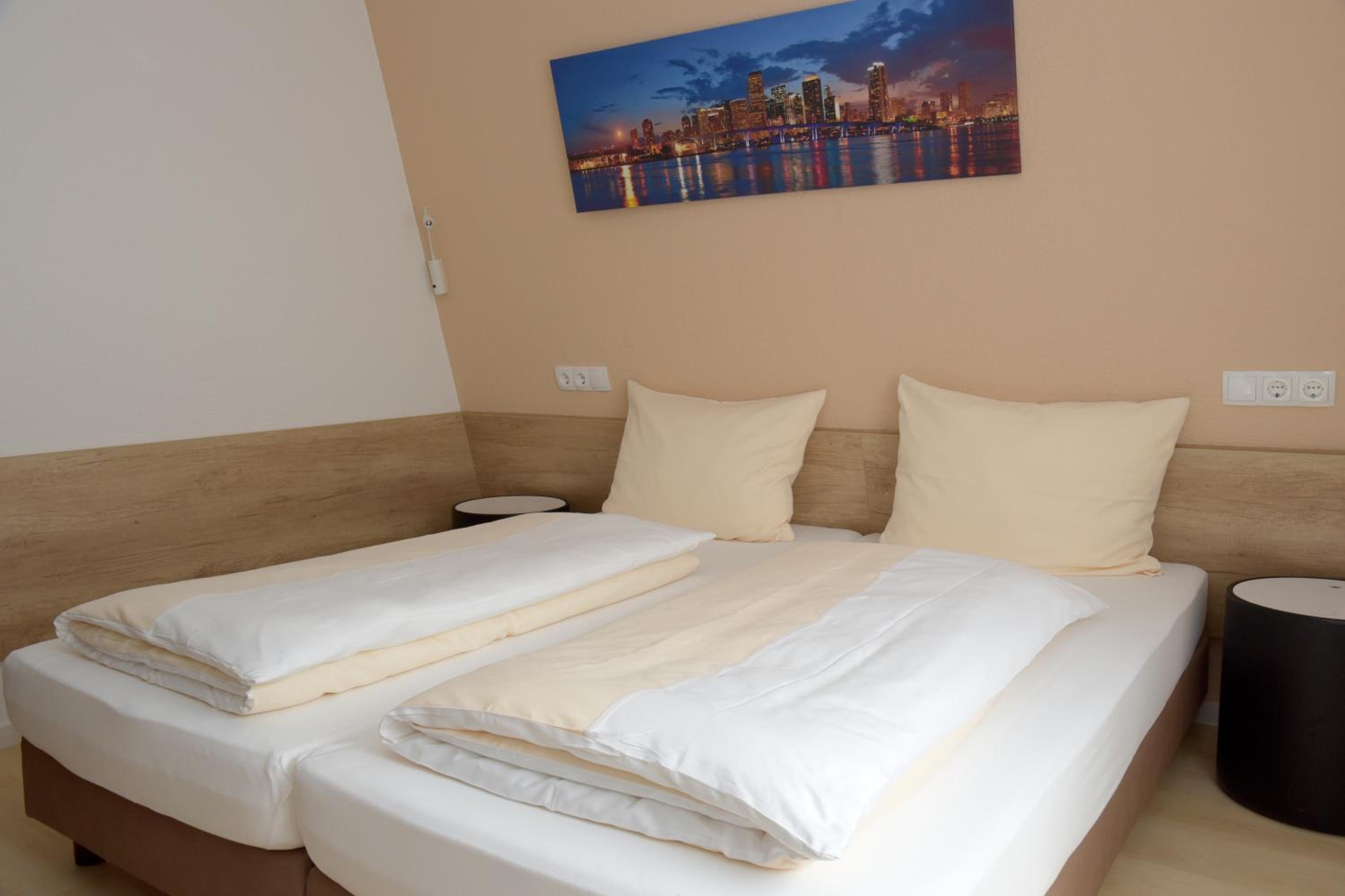 Double Room with Private Bathroom - Photo 2