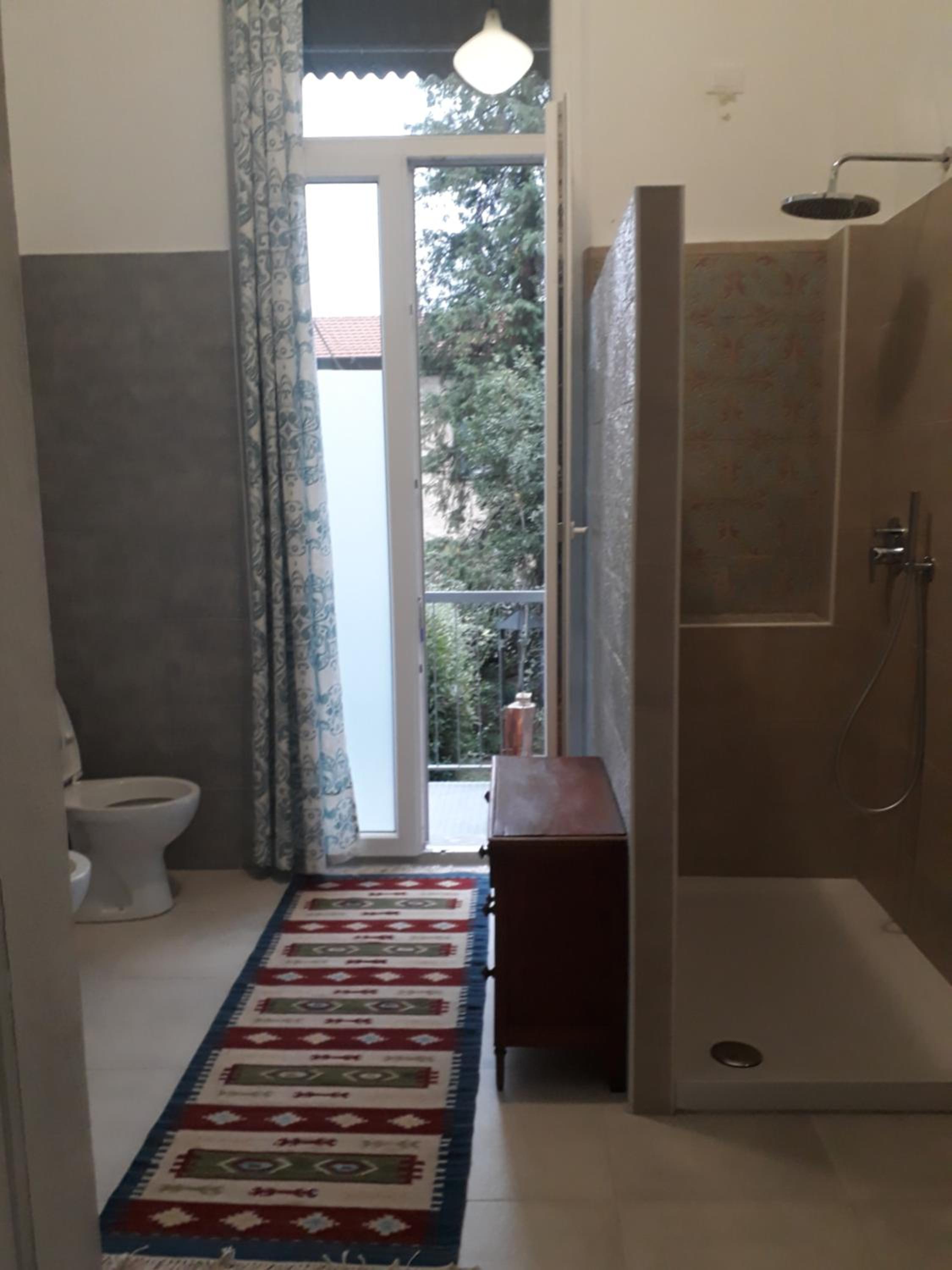 Double Room with Private Bathroom - Photo 9