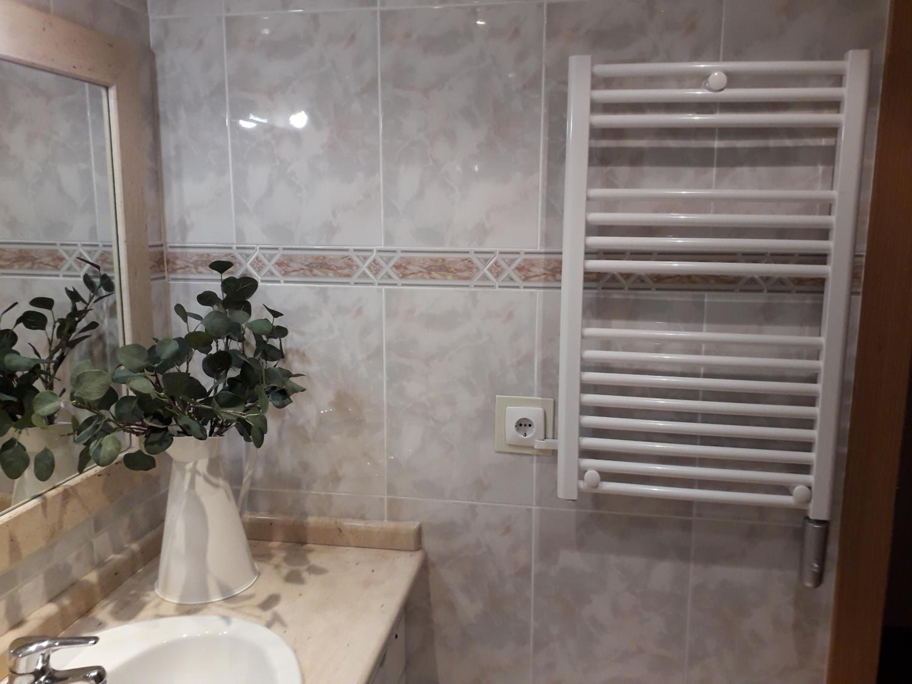 Three-Bedroom Apartment - Photo 41