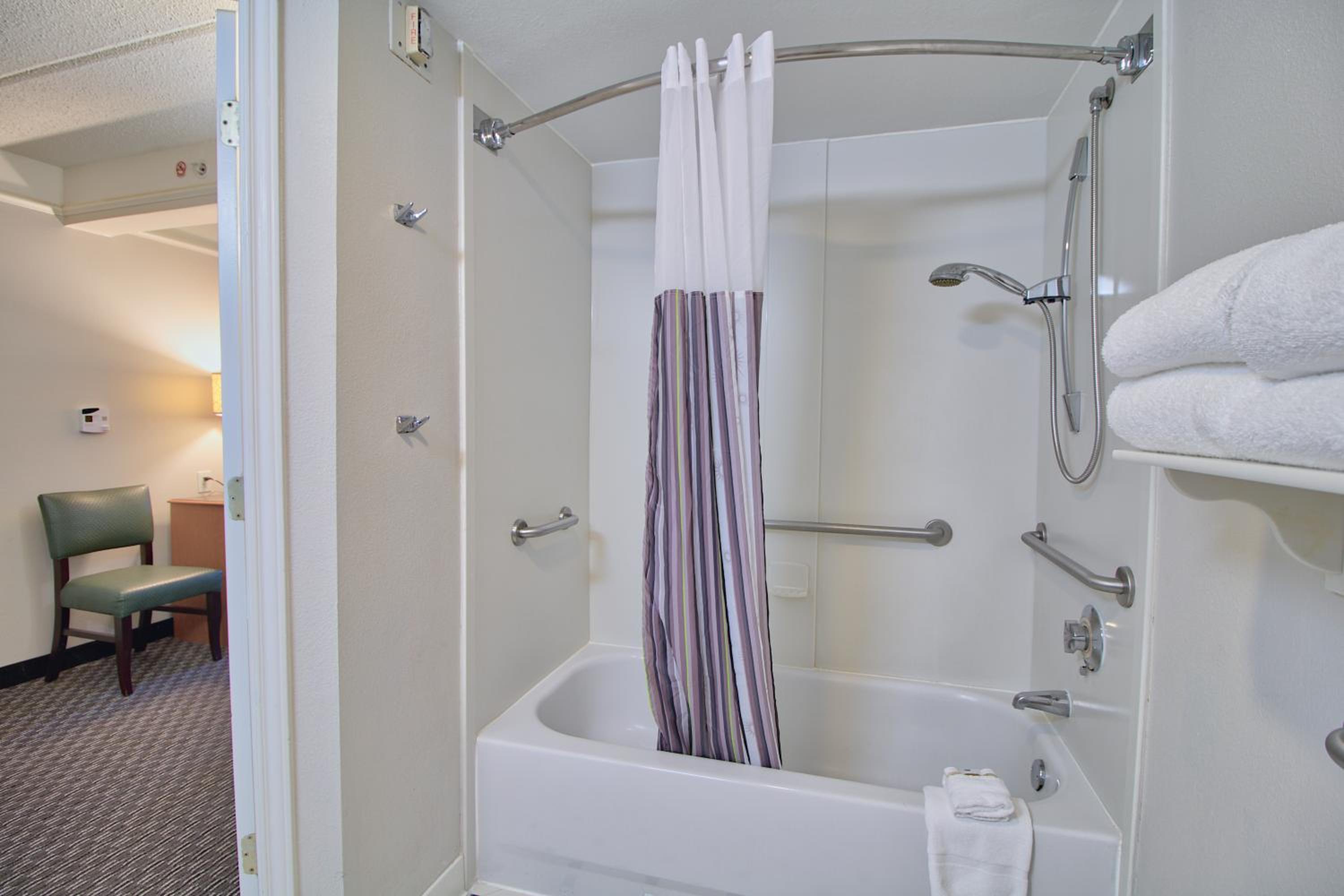 King Deluxe Room with Mobility/Hearing Access and Bathtub with Grab Bars