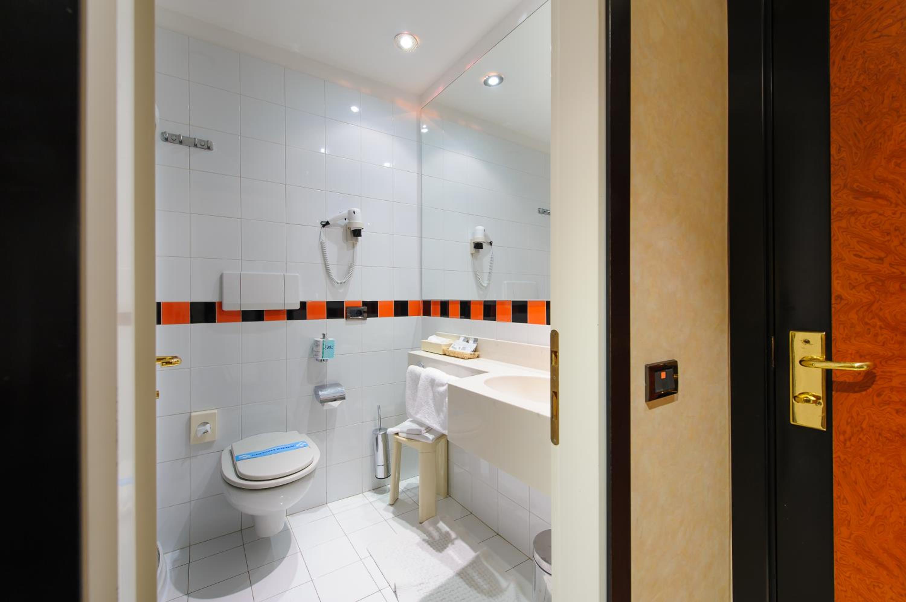Economy Double or Twin Room - Photo 9
