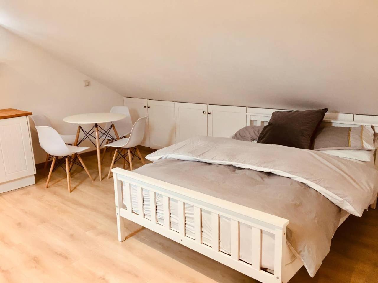 Studio Apartment photo 1