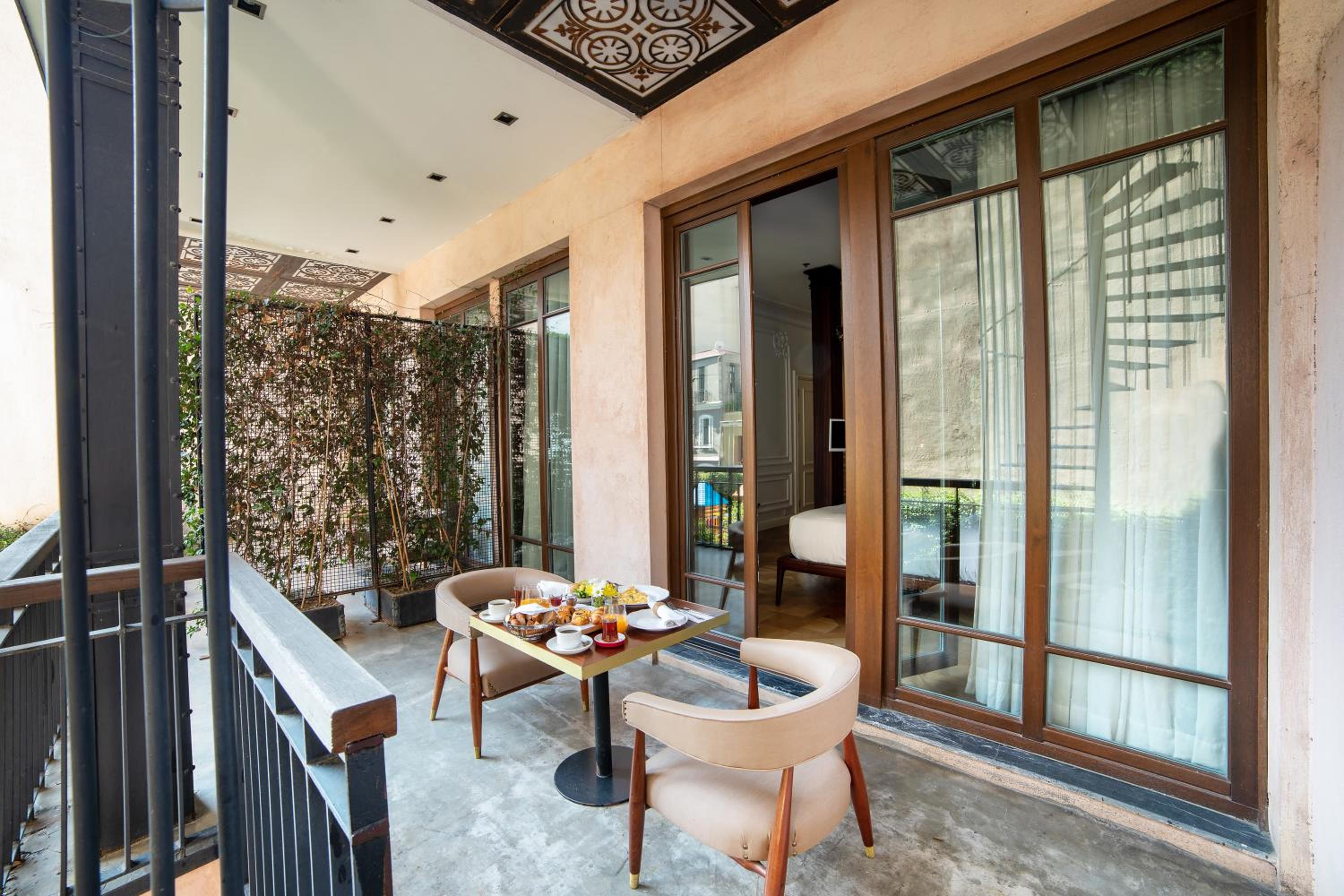 Deluxe Twin Room with Balcony and Garden View photo 2